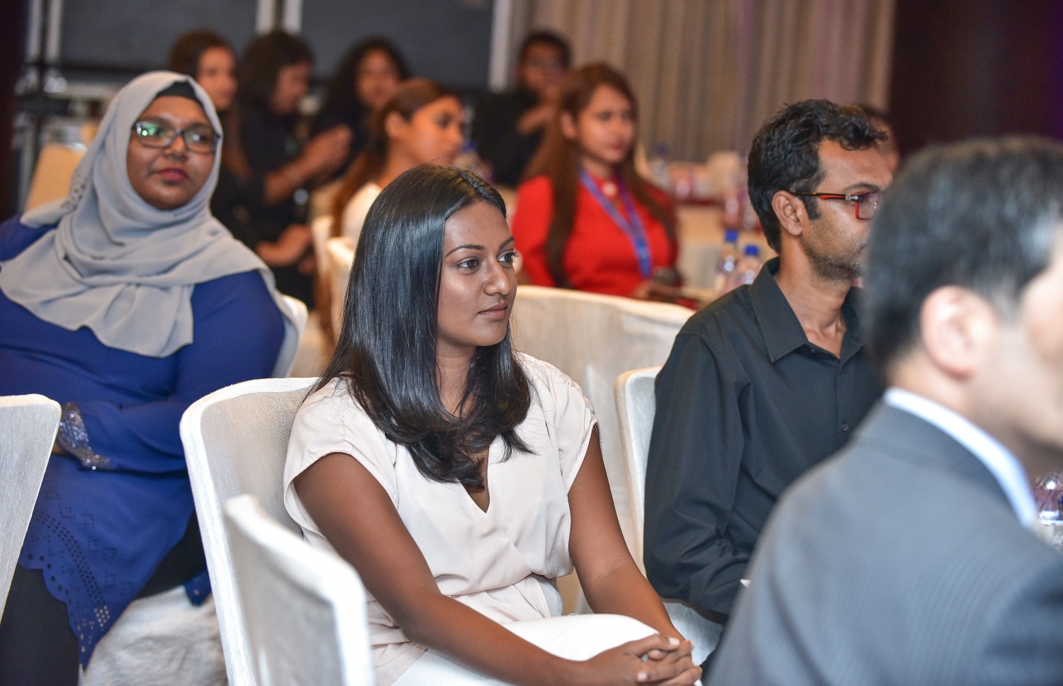 މާލެ: މޭ 15، 2018: "މިހާރު"ގެ "ދަ އެޑިޝަން" ހުޅުވުމަށް ހޮޓެލް ޖެންގައި ބޭއްވި ރަސްމިއްޔާތުގެ ތެރެއިން.--ފޮޓޯ: ނިޝާން އަލީ /މިހާރު