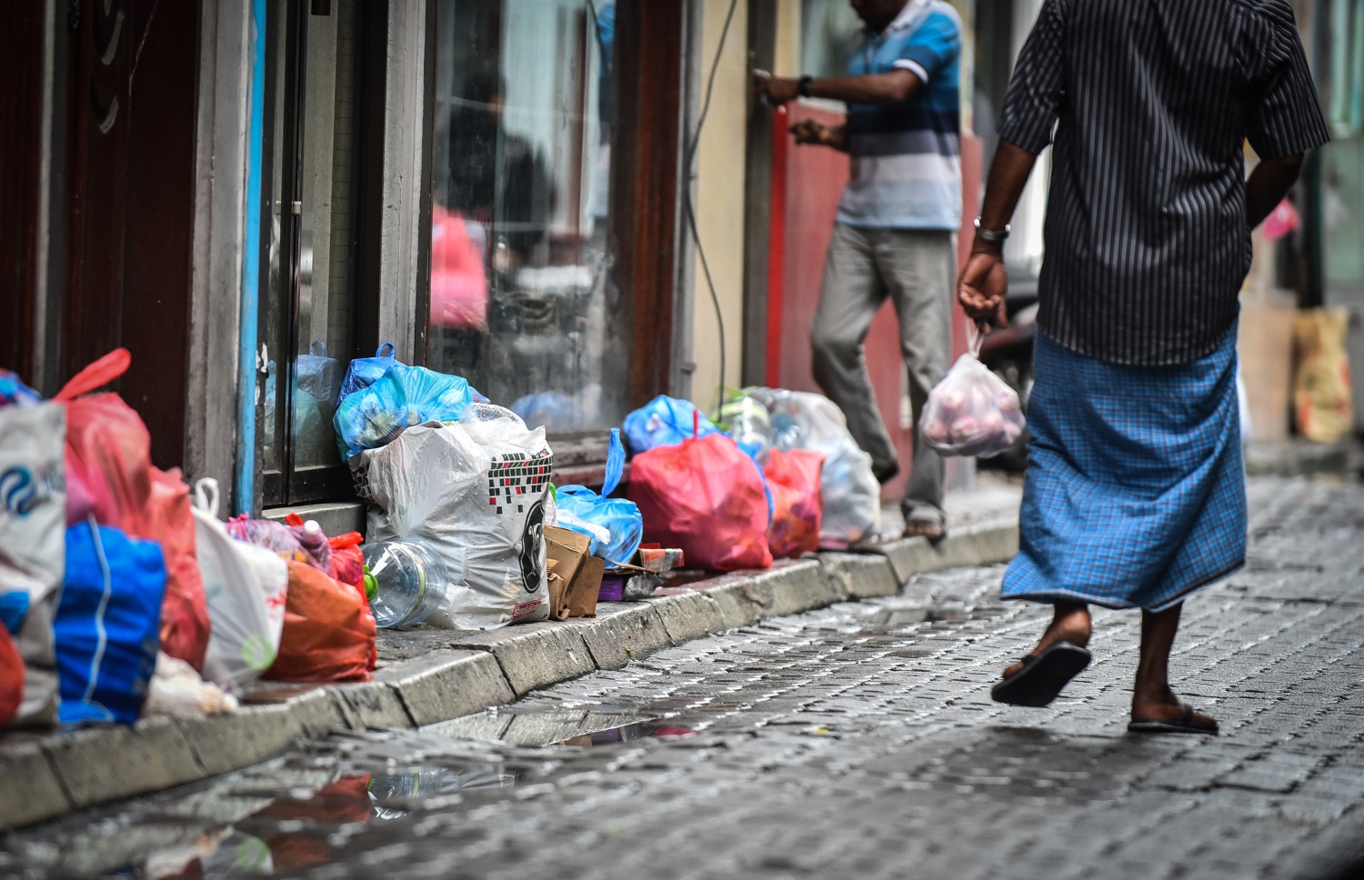 ކުނި އުކާނުލެވި މާލެތެރެ ގޮނޑަކަށް