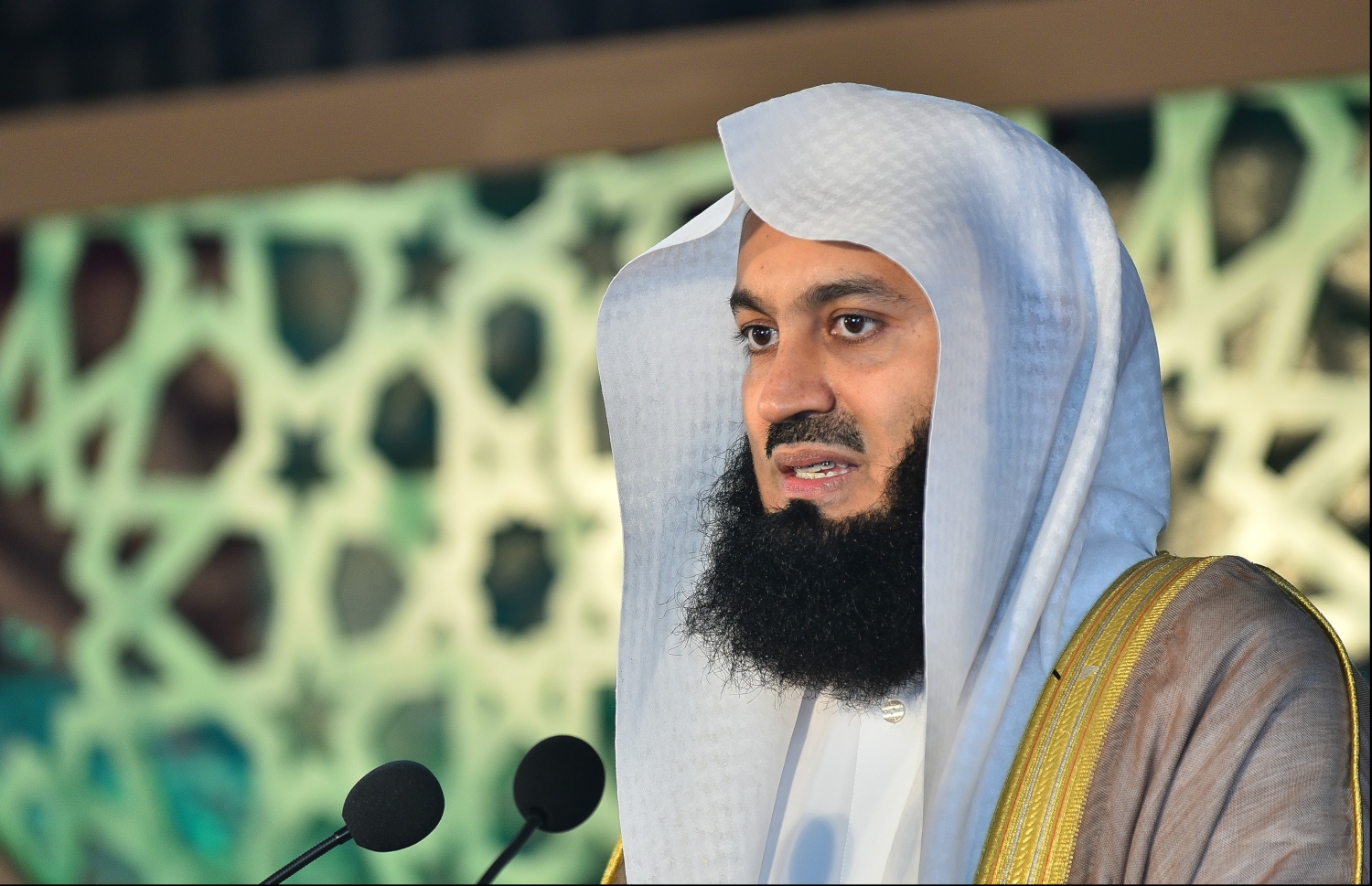 މާލެ: މޭ 17، 2018- މި ރޯދަ މަހުގެ ރޭތައް އިހްޔާ ކުރުމުގެ ޕްރޮގްރާމްގެ ފުރަތަމަ ޖަލްސާގައި މަޝްހޫރު ދީނީ އިލްމުވެރިޔާ އިސްމާއިލް މެންކު ވާހަކަ ދައްކަވަނީ: އޭނާގެ ވާހަކަ ބިނާކުރެއްވީ ގުރުއާން ކިޔެވުނުގެ މާތް ކަމާ ބެހޭ ގޮތުން. މި ޖަލްސާގައި ވަނީ ރާއްޖޭގައި ބޭއްވި ބައިނަލްއަގުވާމީ ފުރަތަމަ ގުރުއާން މުބާރާތް "ނޫރުލް މުބީން" ގެ ނަތީޖާ ފާޅުކޮށް ވަނަތައް ހޯދި ބައިވެރިންނަށް އިނާމުތައް ވެސް ދީފައި.---ފޮޓޯ: ހުސެއިން ވަހީދު/މިހާރު