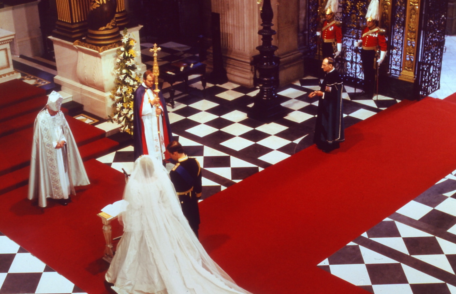 ޕްރިންސް ޗާލްސް އާއި ޕްރިންސަސް ޑަޔާނާ ޖޫން 30، 1981 ގައި ބޭއްވި ކައިވެނީގެ ރަސްމިއްޔާތު. --ފޮޓޯ:އޭއެފްޕީ