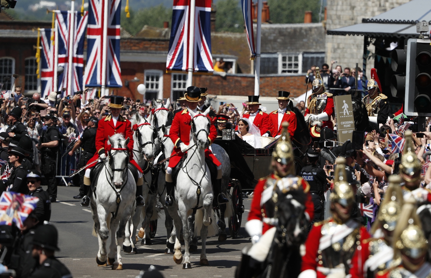 ކައިވެނީގެ ހަފުލާ އަށް ފަހު ޕްރިންސް ހެރީ އާއި މޭގަން އަސްގާޑިޔަލުގައި ވިންޑްސާގެ ހައި ސްޓްރީޓްގައި ވަޑައިގަންނަވަނީ. --ފޮޓޯ:އޭއެފްޕީ