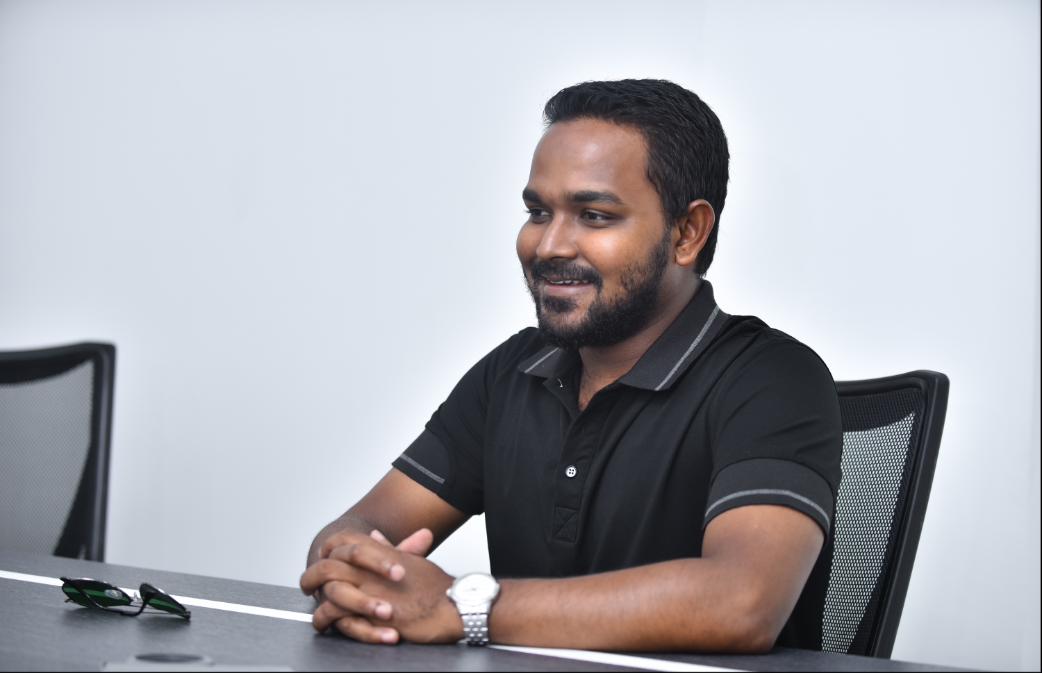 އަޝްރަގު "މިހާރު"އަށް އިންޓަވިއު ދެނީ: ހިތްވަރު އެލުވައެއް ނުލާނެ.--- ފޮޓޯ: ހުސެއިން ވަހީދު/މިހާރު