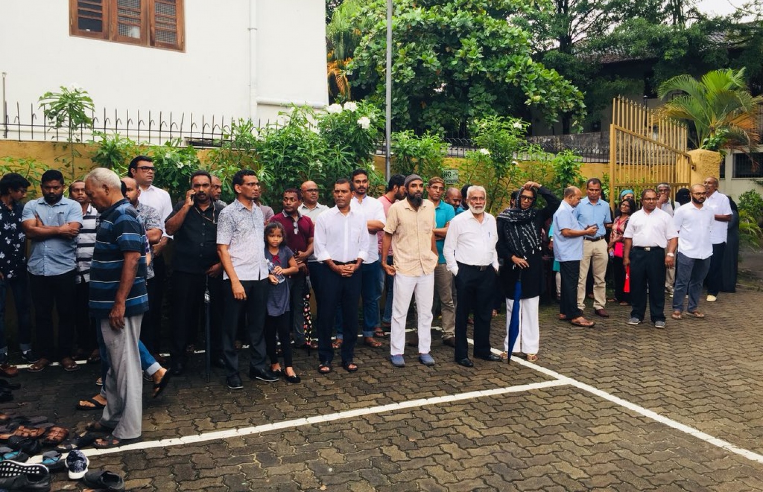 ޑރ. މަޖީދުގެ ޖަނާޒާގައި ބައިވެރިވި ބައެއް މީހުން.