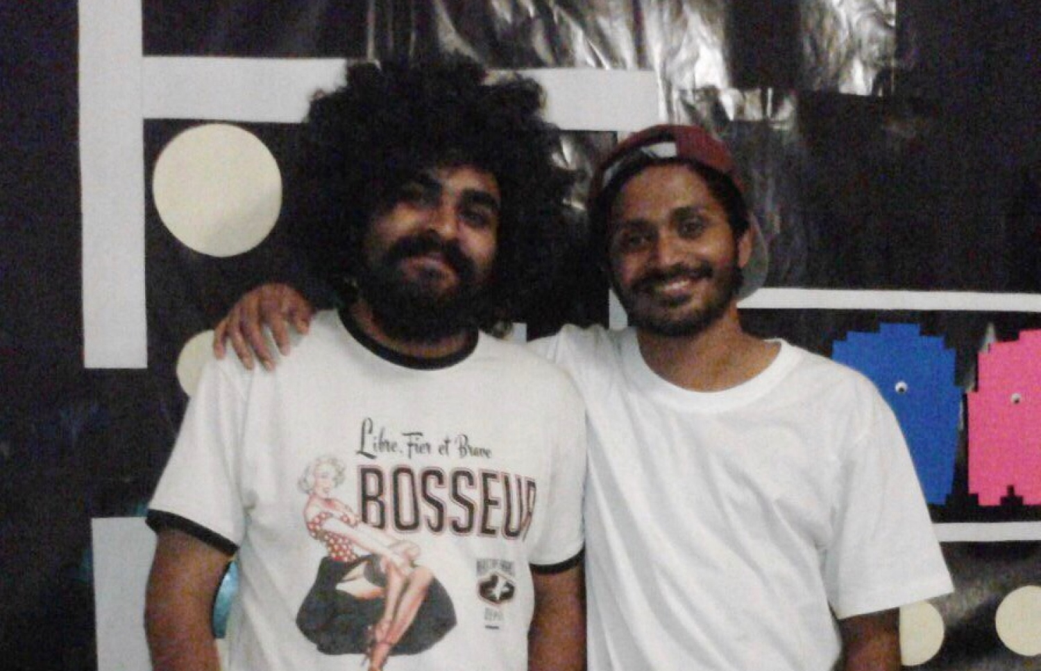 އަކްމަލް (ކ) އަދި އަފްޝަން. ދެ ޒުވާނުން ގުޅިގެން ފެށި ވިޔަފާރި ވަރަށް ބޮޑަށް ވަނީ ފުޅާވެފައި.