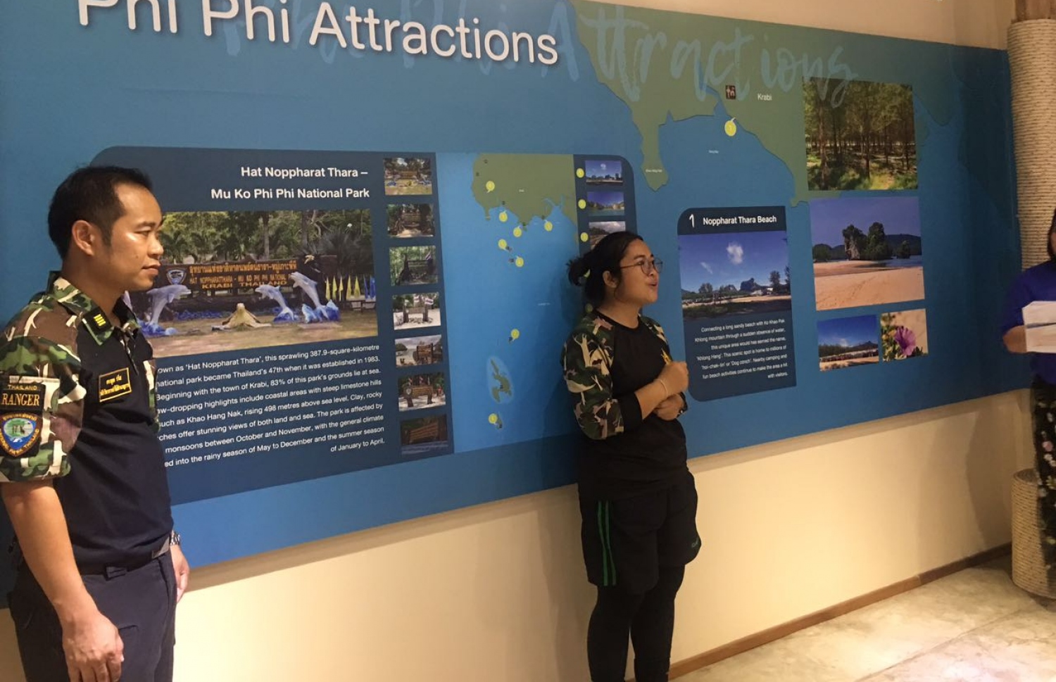 ތައިލެންޑް، ޔޫންގް އައިލެންޑް: މޭ 16، 2018- ފީފީ އައިލެންޑްގައި ހުރި މަންޒިލްތަކާ ބެހޭ މައުލޫމާތު މެރިން ޑިސްކަވަރީ ސެންޓަރުގައި ދެނީ.---ފޮޓޯ: މުހައްމަދު ޔާމީން/މިހާރު