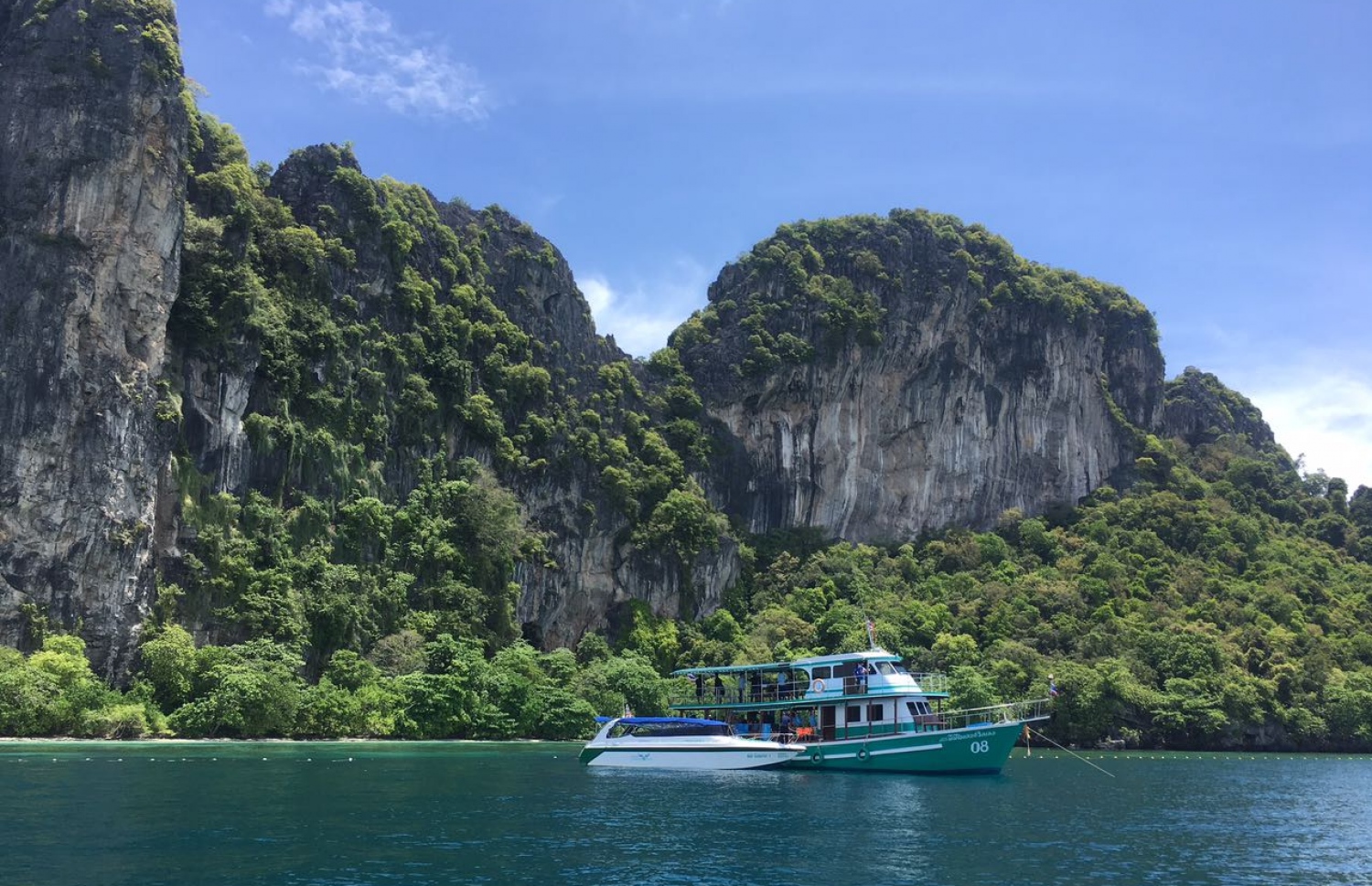 ތައިލެންޑް، ޔޫންގް އައިލެންޑް: މޭ 16، 2018: ޔޫންގް އައިލެންޑަކީ ތައިލެންޑަށް ޒިޔާރަތްކުރާ ޓޫރިސްޓުންގެ މެދުގައި މަގުބޫލު މަންޒިލެއް.---ފޮޓޯ: މުހައްމަދު ޔާމީން /މިހާރު