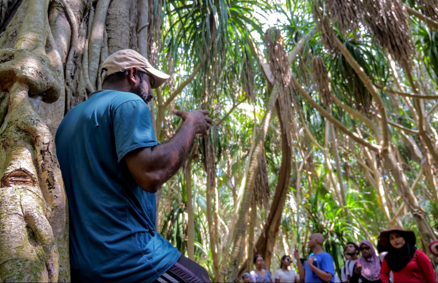 ޔޫއެންޑީޕީގެ ދަތުރެއްގައި ބ. މާޅޮހުގައި އެޑަމް ދަރިވަރުންތަކަކަށް މައުލޫމާތު ދެނީ