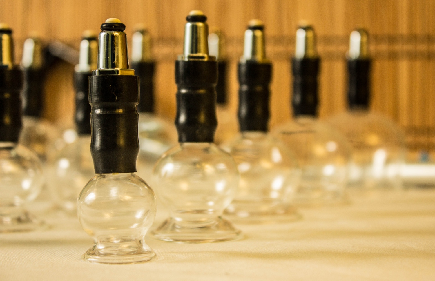 ހިޖާމާ ފަރުވާއަށް ބޭނުންކުރާ ކަޕްތަކެއް: މުޅި ދުނިޔެއަށް ވެސް މި ފަރުވާ މިހާރު ވަނީ މަޝްހޫރުވެފައި