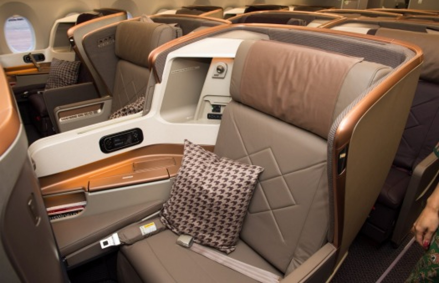 އެއާބަސް އޭ350- 900 ޔޫއެލްއާރުގެ ބިޒްނަސް ކްލާސް.