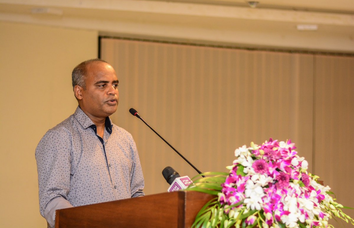 ރޭގެ ޖަލްސާގައި އެމްއޭސީއެލްގެ އެމްޑީ އާދިލް ވާހަކަ ދައްކަވަނީ.