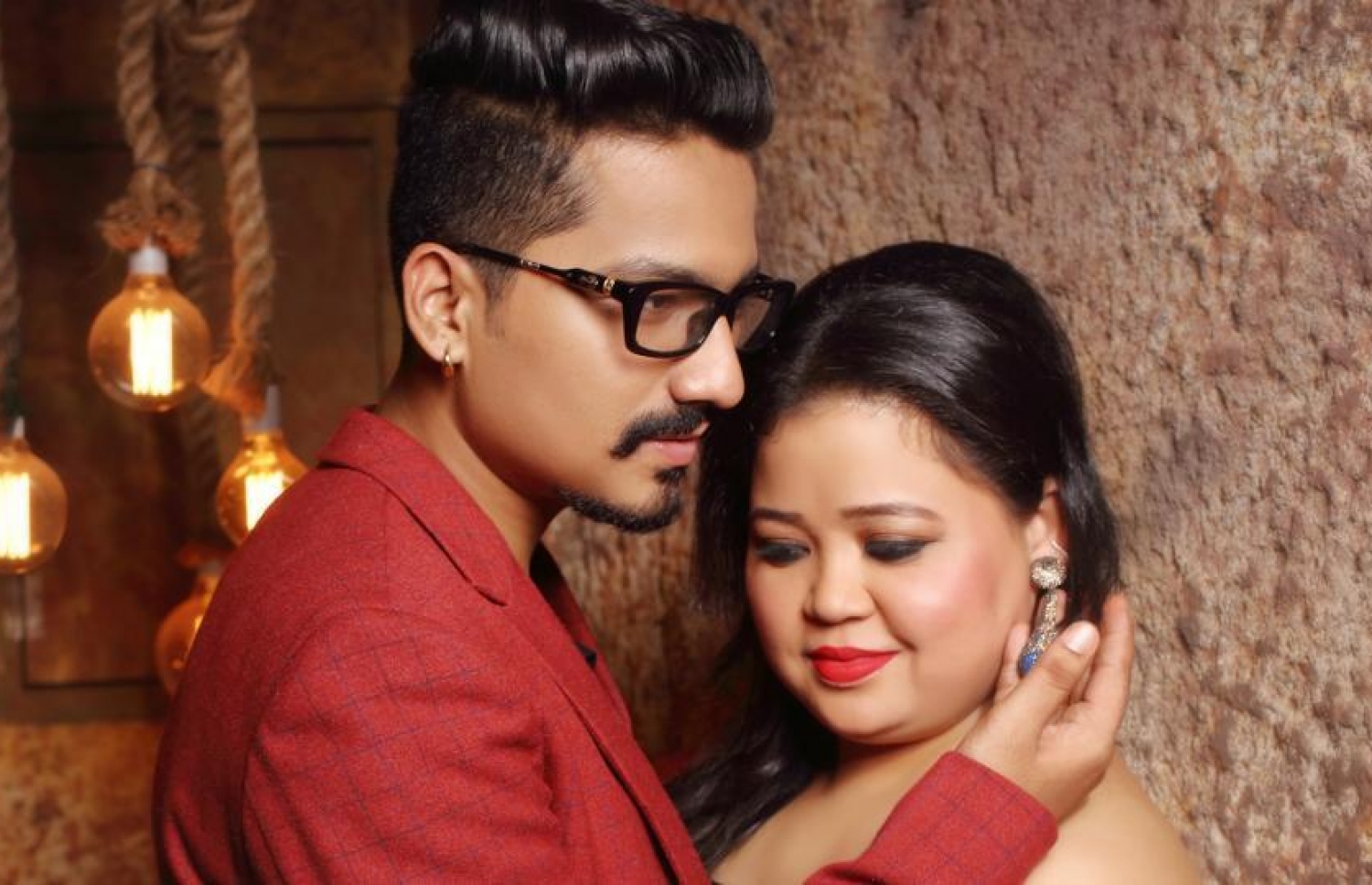 ބާރްތީ އާއި ފިރިމީހާ ހާޝް: ދެ މީހުން ކައިވެނި ކުރީ މިދިޔަ އަހަރު.