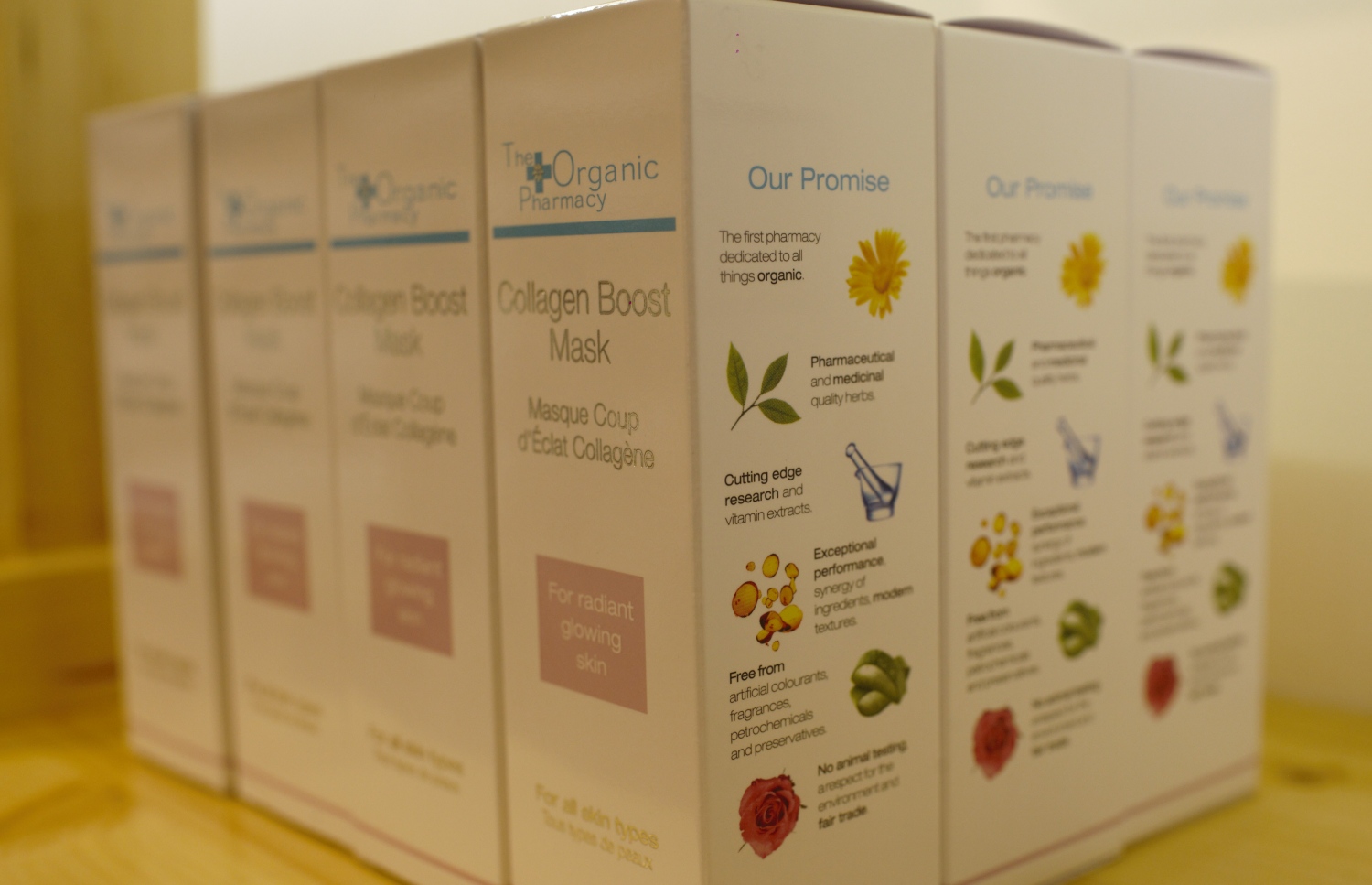 މާލެ: ޖޫން 2، 2018: ރީތިވުމާއި ދުޅަހެޔޮ ސިއްހަތެއްގައި ހުރުމަށް ބޭނުންވާ އޯގޭނިކް އަދި ނެޗުރަލް އުފެއްދުންތައް ވިއްކުމަށް ޚާއްސަކޮށް ހުޅުވި "އޮން ވީ" ފިހާރަ: މި ފިހާރަ އިން ވިއްކާ މަޝްހޫރު ބްރޭންޑްތަކުގެ ތެރޭގައި އިނގިރޭސި ވިލާތުގެ ދި އޯގޭނިކް ފާމަސީގެ އުފެއްދުން ތަކާއި، ޖަރުމަނުގެ ލަވޭރާ އަދި ހިޕް ބްރޭންޑްގެ އުފެއްދުންތަކުގެ އިތުރުން ޕޮލެންޑްގެ އާވާ ބްރޭންޑްގެ އުފެއްދުންތައް ވެސް ހިމެނޭ.-- ފޮޓޯ: އޮން ވީ