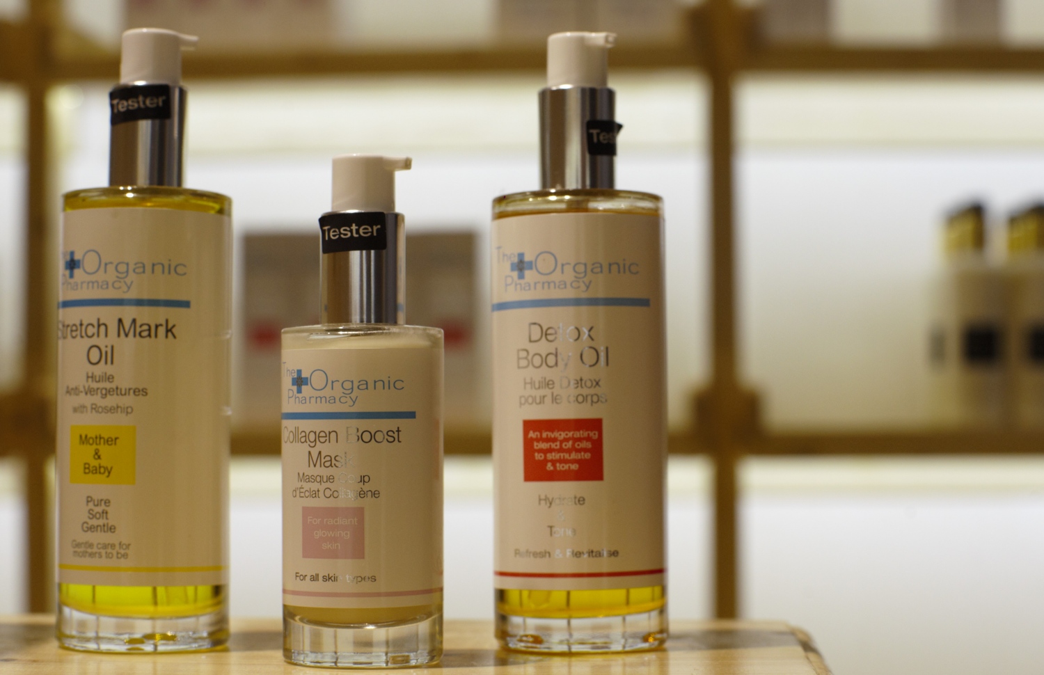 މާލެ: ޖޫން 2، 2018: ރީތިވުމާއި ދުޅަހެޔޮ ސިއްހަތެއްގައި ހުރުމަށް ބޭނުންވާ އޯގޭނިކް އަދި ނެޗުރަލް އުފެއްދުންތައް ވިއްކުމަށް ޚާއްސަކޮށް ހުޅުވި "އޮން ވީ" ފިހާރަ: މި ފިހާރަ އިން ވިއްކާ މަޝްހޫރު ބްރޭންޑްތަކުގެ ތެރޭގައި އިނގިރޭސި ވިލާތުގެ ދި އޯގޭނިކް ފާމަސީގެ އުފެއްދުން ތަކާއި، ޖަރުމަނުގެ ލަވޭރާ އަދި ހިޕް ބްރޭންޑްގެ އުފެއްދުންތަކުގެ އިތުރުން ޕޮލެންޑްގެ އާވާ ބްރޭންޑްގެ އުފެއްދުންތައް ވެސް ހިމެނޭ.-- ފޮޓޯ: އޮން ވީ