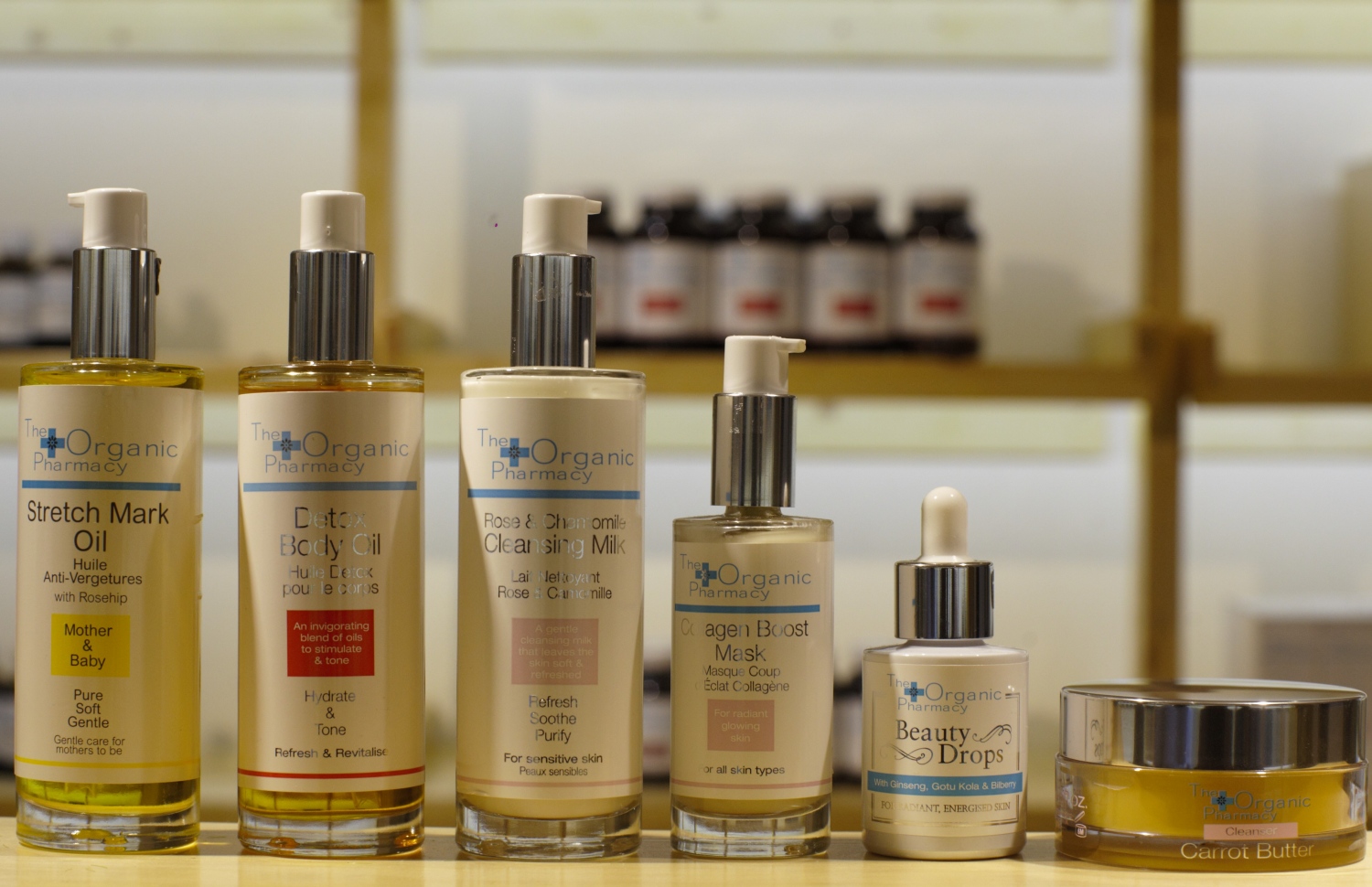 މާލެ: ޖޫން 2، 2018: ރީތިވުމާއި ދުޅަހެޔޮ ސިއްހަތެއްގައި ހުރުމަށް ބޭނުންވާ އޯގޭނިކް އަދި ނެޗުރަލް އުފެއްދުންތައް ވިއްކުމަށް ޚާއްސަކޮށް ހުޅުވި "އޮން ވީ" ފިހާރަ: މި ފިހާރަ އިން ވިއްކާ މަޝްހޫރު ބްރޭންޑްތަކުގެ ތެރޭގައި އިނގިރޭސި ވިލާތުގެ ދި އޯގޭނިކް ފާމަސީގެ އުފެއްދުން ތަކާއި، ޖަރުމަނުގެ ލަވޭރާ އަދި ހިޕް ބްރޭންޑްގެ އުފެއްދުންތަކުގެ އިތުރުން ޕޮލެންޑްގެ އާވާ ބްރޭންޑްގެ އުފެއްދުންތައް ވެސް ހިމެނޭ.-- ފޮޓޯ: އޮން ވީ