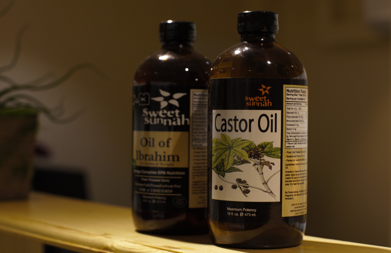 މާލެ: ޖޫން 2، 2018: ރީތިވުމާއި ދުޅަހެޔޮ ސިއްހަތެއްގައި ހުރުމަށް ބޭނުންވާ އޯގޭނިކް އަދި ނެޗުރަލް އުފެއްދުންތައް ވިއްކުމަށް ޚާއްސަކޮށް ހުޅުވި "އޮން ވީ" ފިހާރަ: މި ފިހާރަ އިން ވިއްކާ މަޝްހޫރު ބްރޭންޑްތަކުގެ ތެރޭގައި އިނގިރޭސި ވިލާތުގެ ދި އޯގޭނިކް ފާމަސީގެ އުފެއްދުން ތަކާއި، ޖަރުމަނުގެ ލަވޭރާ އަދި ހިޕް ބްރޭންޑްގެ އުފެއްދުންތަކުގެ އިތުރުން ޕޮލެންޑްގެ އާވާ ބްރޭންޑްގެ އުފެއްދުންތައް ވެސް ހިމެނޭ.-- ފޮޓޯ: އޮން ވީ