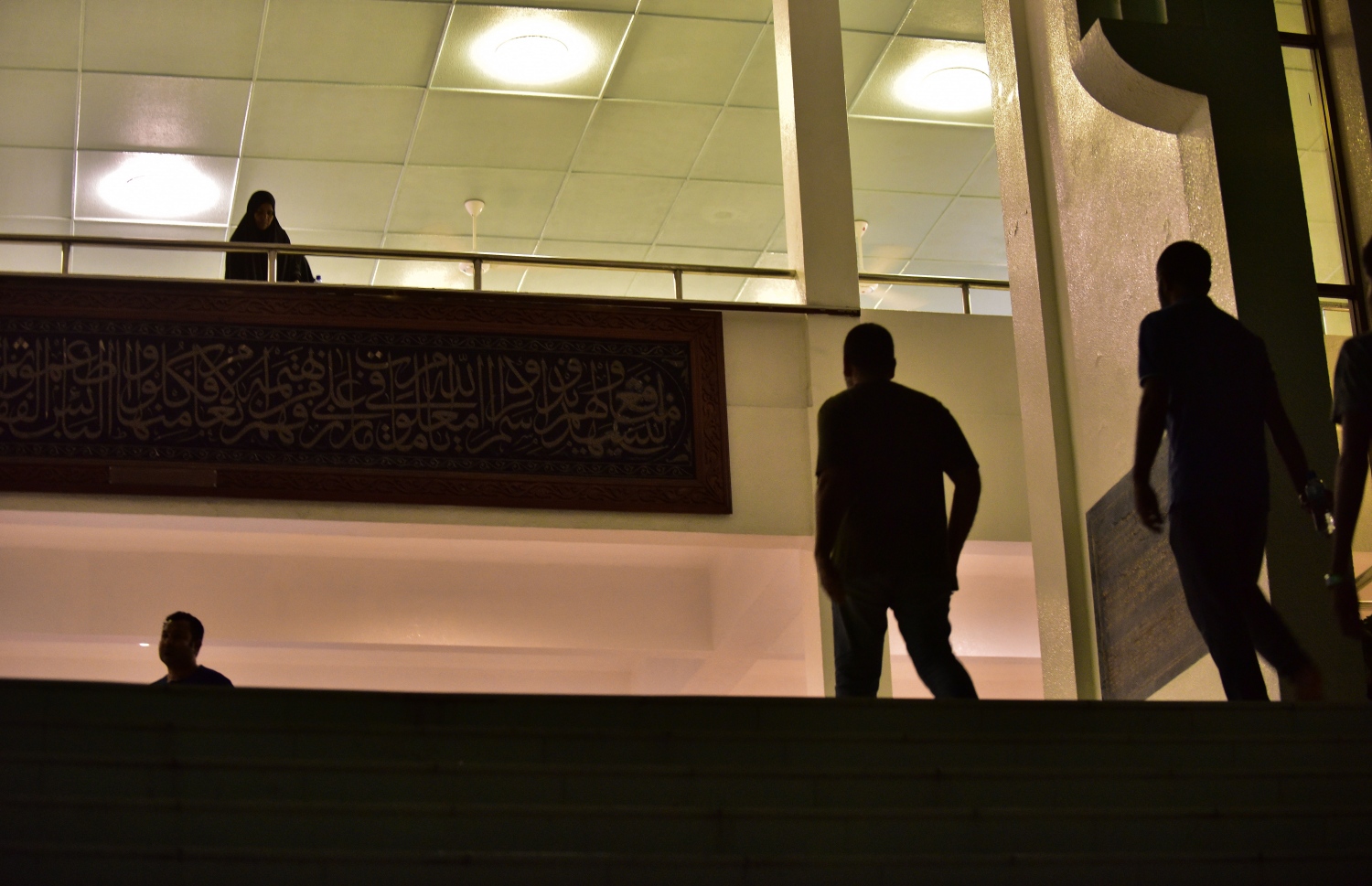 މާލެ: ޖޫން 5، 2018- މި އަހަރުގެ ރޯދަ މަހުގެ ފަހު 10 ގެ ފުރަތަމަ ދަމު ނަމާދު އިސްލާމީ މަރުކަޒަށް ބަޔަކު ދަނީ: މި މިސްކިތުގައި މި އަހަރު ވެސް އިމާމުވެ ދަމު ނަމާދު ކުރައްވަނީ މަޝްހޫރު ދީނީ އިލްމުވެރިޔާ ޑރ. މުހައްމަދު ޝަހީމް އަލީ ސައީދު.---ފޮޓޯ: އަހުމަދު ނިޝާތު/މިހާރު