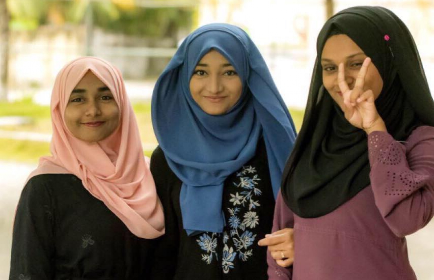 "ފަންމޭޓްސް"ގެ ބައިވެރިން ކަމުގައިވާ (ކ-ވ) މިލްހާ އާއި އަމްނާ އަދި އަރުޝާ