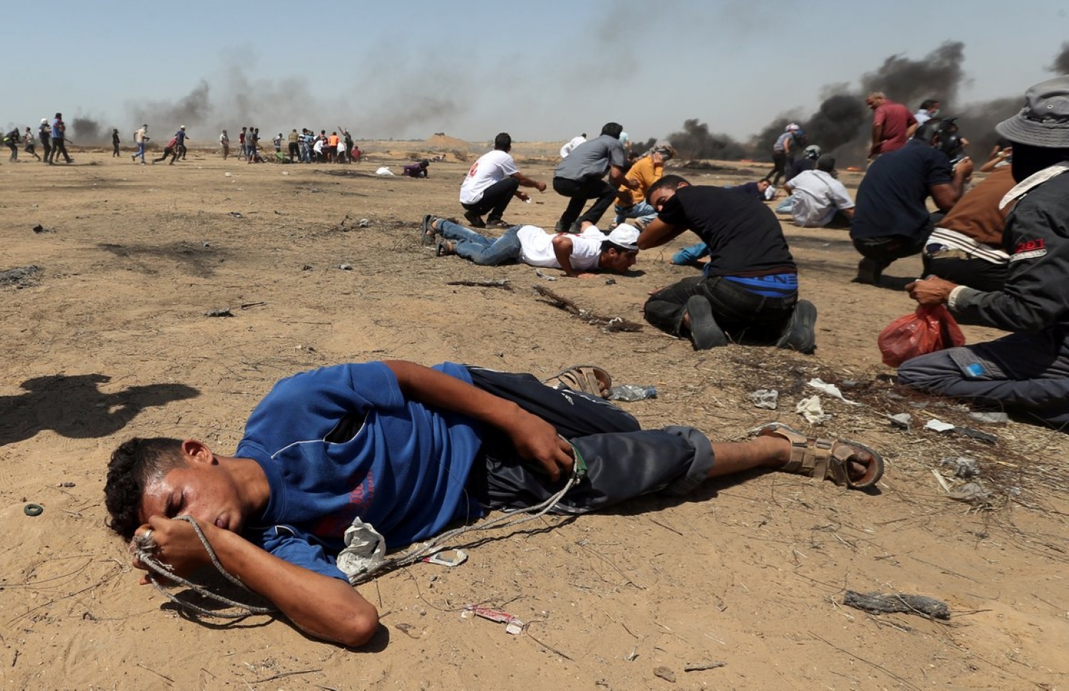 އިޒްރޭލުގެ އަޅުވެތިކަމާ ދެކޮޅަށް ފަލަސްތީނު ރައްޔިތުން ފަށައިގެން މިހާރު ކުރަމުންދާ ސިލްސިލާ މުޒާހަރާތަކުގެ ތެރެއިން އިއްޔެގެ މުޒާހަރާ ރޫޅައިލުމަށް އިޒްރޭލު ސިފަައިން ދިން ހަމަލާގައި ފަލަސްތީނު މީހަކު ޝަހީދުވެފައި. --ފޮޓޯ އަލްޖަޒީރާ