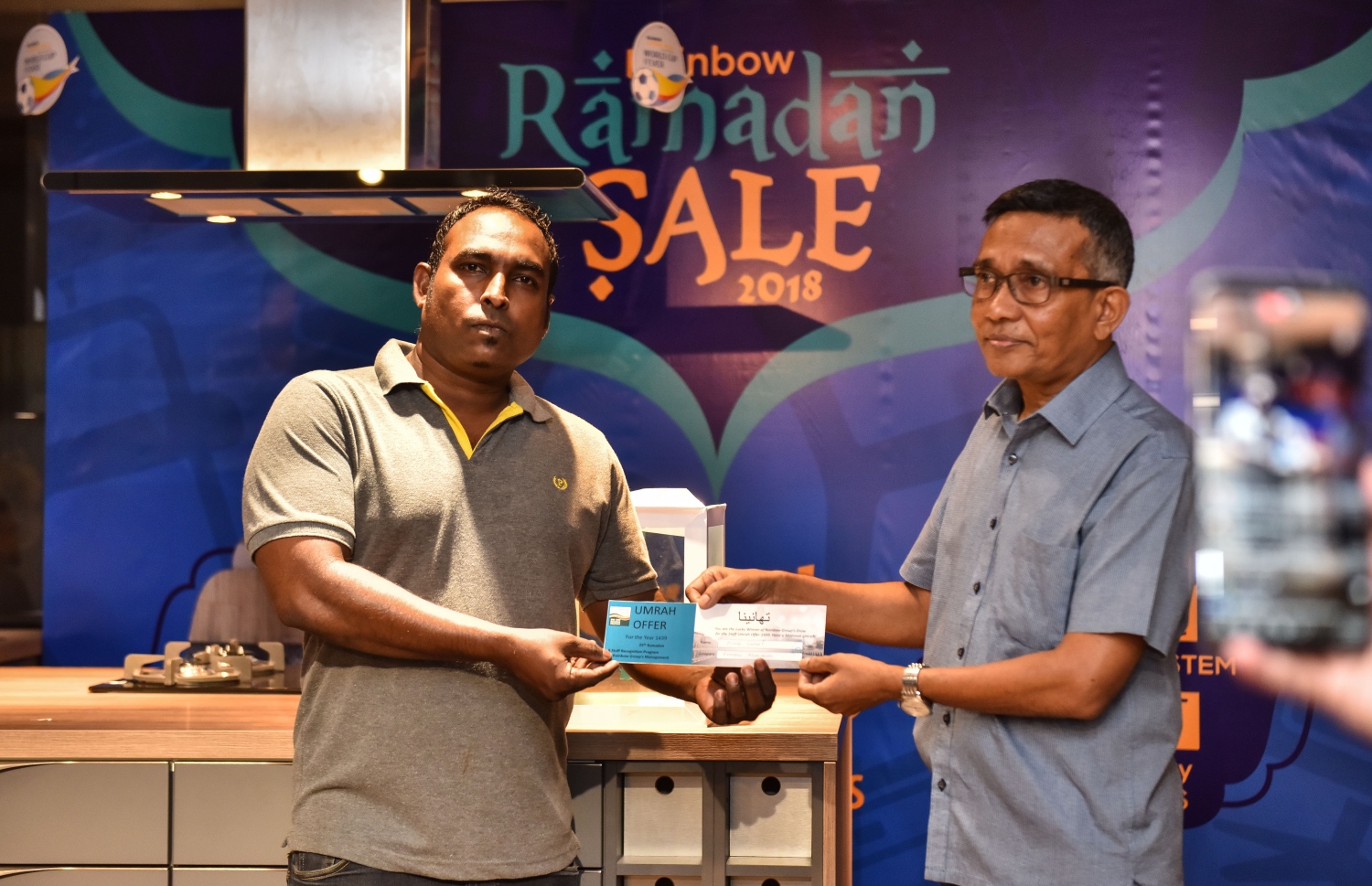 ރެއިންބޯގެ ރޯދަ ސޭލްގެ ނަސީބުވެރިން ހޮވަން ރޭ ބޭއްވި ރަސްމިއްޔާތުގެ ތެރެއިން.-- ފޮޓޯ: އަހުމަދު ނިޝާތު/މިހާރު