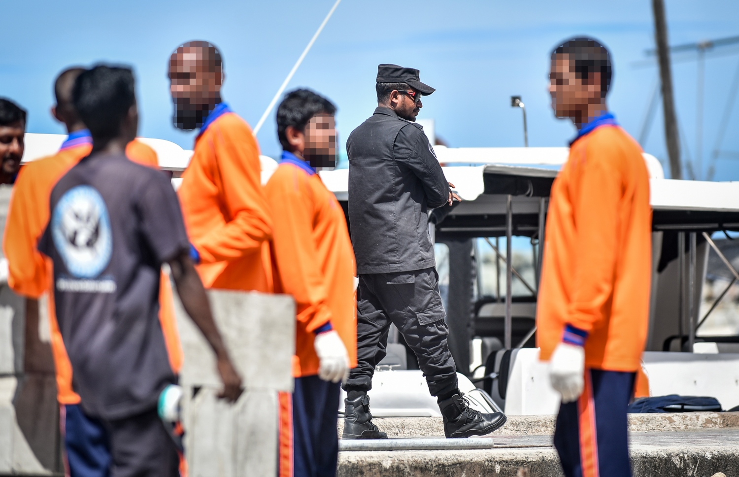 ގައިދީން، މާލެ-ހުޅުލޭ ބްރިޖާ ގުޅޭ މާލޭގެ މަގުތައް (މާލޭ ރިންގް ރޯޑް) ހެދުމުގެ މަސައްކަތްތައް ކުރަނީ.-- ފައިލް ފޮޓޯ: ނިޝާން އަލީ/މިހާރު