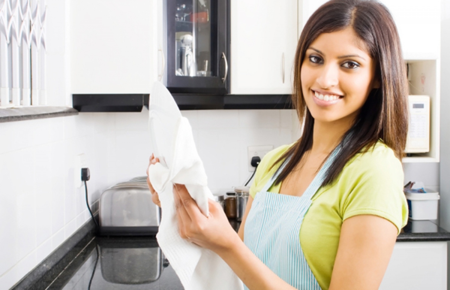 މީހަކު ތުވާލިކޮޅަކުން ތަށިތައް ފޮހެނީ.