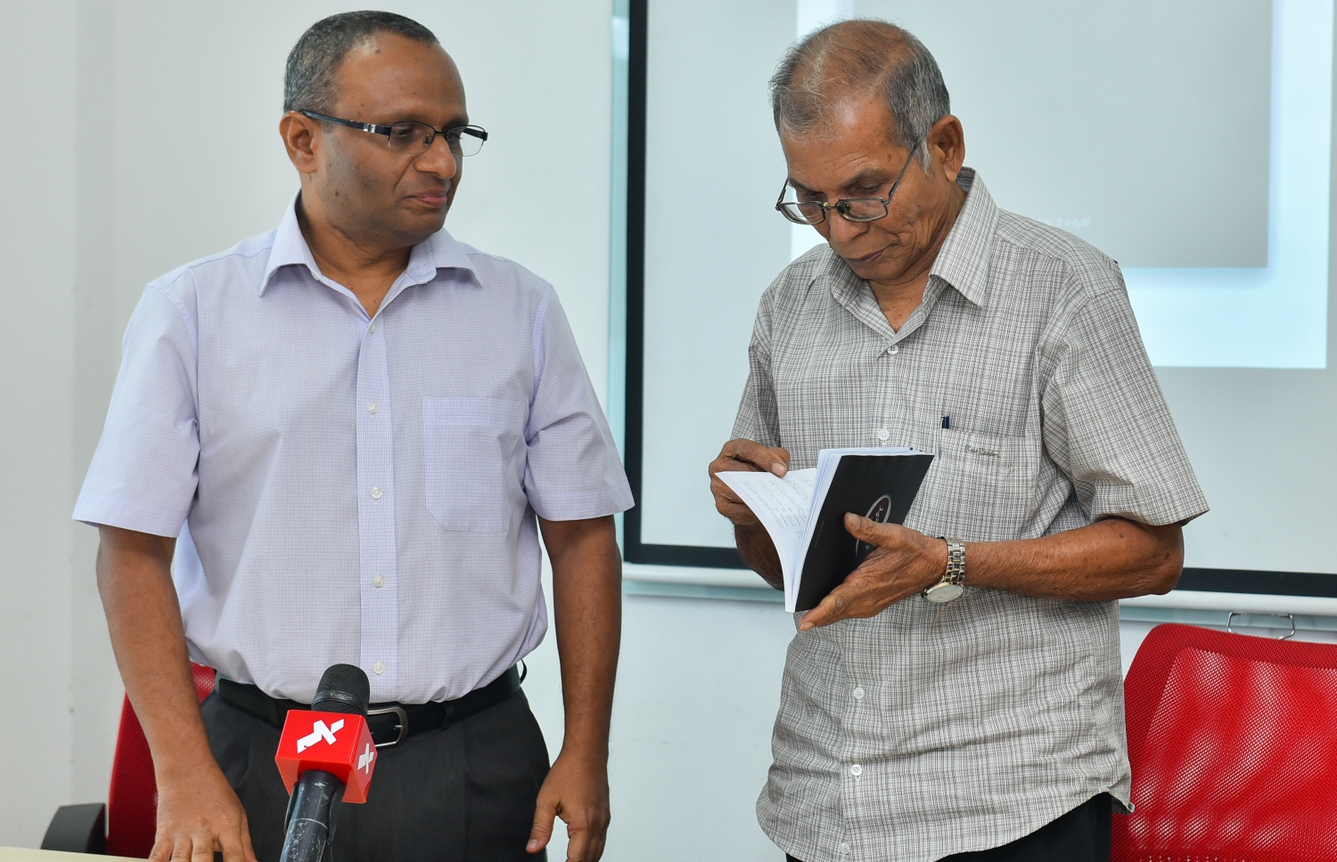 ސުއޫދު ލިޔުއްވި ގާނޫނީ ރަދީފު ނެރުމުގެ ރަސްމިއްޔާތު -- ފޮޓޯ: މިހާރު