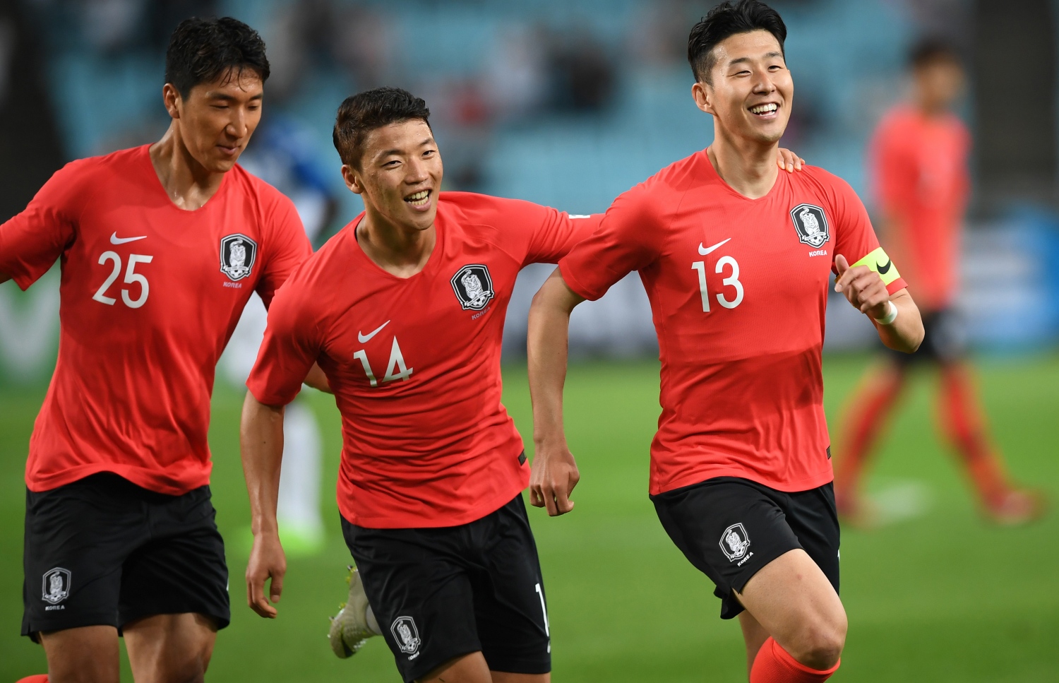 ދެކުނު ކޮރެއާގެ މެޗެއްގެ ތެރެއިން ސޮން ލަނޑު ޖެހުމަށް ފަހު އުފާފާޅުކުރަނީ.-- ފޮޓޯ: އޭއެފްޕީ