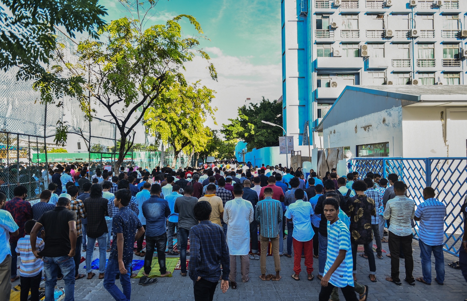 ޖޫން 15، 2018- މާލޭގައި ބޮޑު ޖަމާއަތުގައި ފިތުރު އީދު ނަމާދު ކުރަނީ: މާފަންނު ސްޓޭޑިއަމްގައި ކުރި މި އީދު ނަމާދަށް ވަރަށް ގިނަ ބަޔަކު ދިޔަ.--- ފޮޓޯ: އަހުމަދު ނިޝާތު/މިހާރު