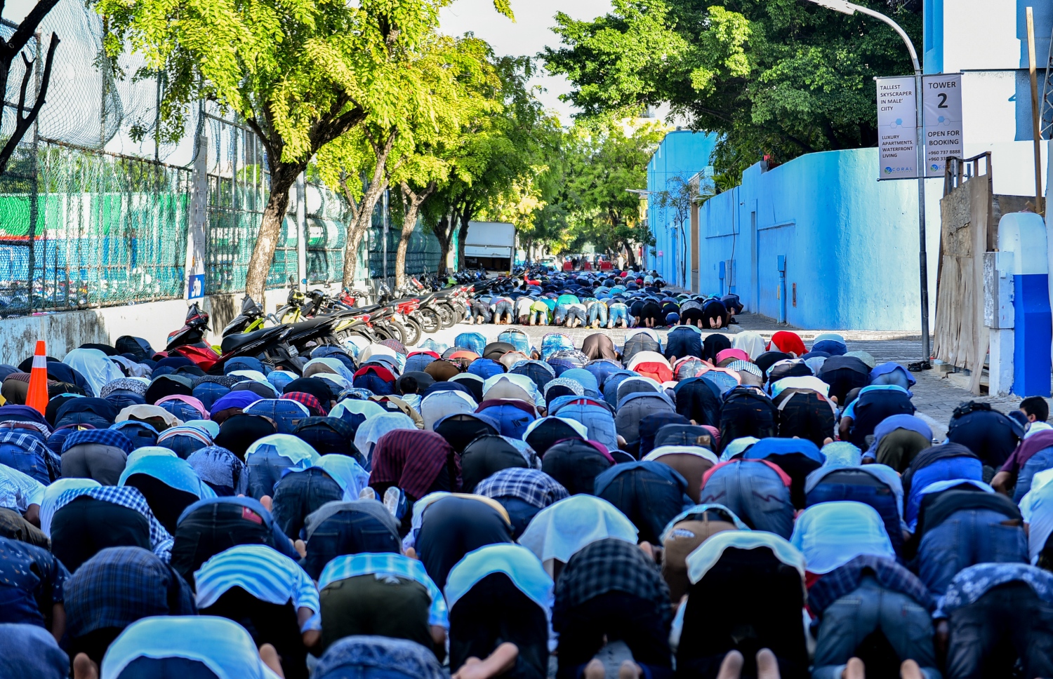 ޖޫން 15، 2018- މާލޭގައި ބޮޑު ޖަމާއަތުގައި ފިތުރު އީދު ނަމާދު ކުރަނީ: މާފަންނު ސްޓޭޑިއަމްގައި ކުރި މި އީދު ނަމާދަށް ވަރަށް ގިނަ ބަޔަކު ދިޔަ.--- ފޮޓޯ: އަހުމަދު ނިޝާތު/މިހާރު