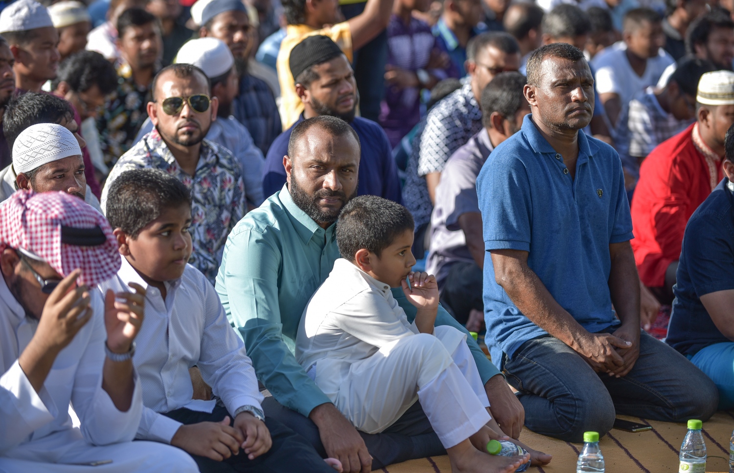 ޖޫން 15، 2018- މާލޭގައި ބޮޑު ޖަމާއަތުގައި ކުރި ފިތުރު އީދު ނަމާދުގައި އިސްލާމިކް ޔުނިވަސިޓީގެ ޗާންސެލަރު ޑރ. މުހައްމަދު ޝަހީމް އަލީ ސައީދު (މ) ބައިވެރިވެވަޑައިގަންނަވަނީ: މާފަންނު ސްޓޭޑިއަމްގައި ކުރި މި އީދު ނަމާދަށް ވަރަށް ގިނަ ބަޔަކު ދިޔަ.--- ފޮޓޯ: ނިޝާން އަލީ/މިހާރު