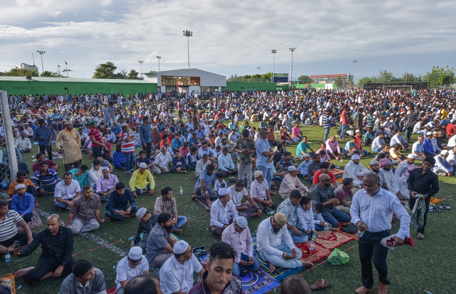 މާލޭގައި ބޮޑު ޖަމާއަތުގައި ކުރި އީދު ނަމާދު