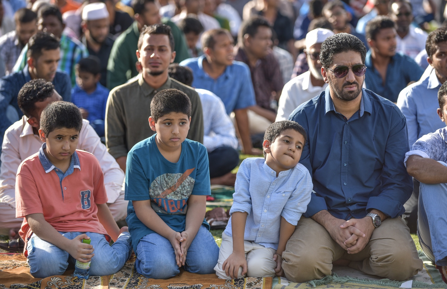 ޖޫން 15، 2018- މާލޭގައި ބޮޑު ޖަމާއަތުގައި ކުރި ފިތުރު އީދު ނަމާދުގައި ބައިވެރިވެރިވި ބައެެއް މީހުން: މާފަންނު ސްޓޭޑިއަމްގައި ކުރި މި އީދު ނަމާދަށް ވަރަށް ގިނަ ބަޔަކު ދިޔަ.--- ފޮޓޯ: ނިޝާން އަލީ/މިހާރު