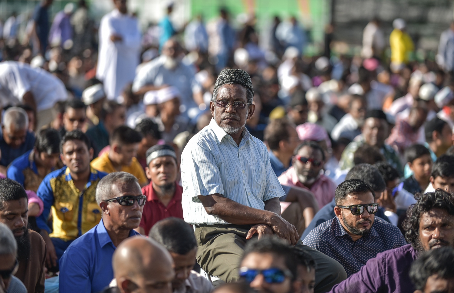 ޖޫން 15، 2018- މާލޭގައި ބޮޑު ޖަމާއަތުގައި ކުރި ފިތުރު އީދު ނަމާދުގައި ބައިވެރިވެރިވި ބައެެއް މީހުން: މާފަންނު ސްޓޭޑިއަމްގައި ކުރި މި އީދު ނަމާދަށް ވަރަށް ގިނަ ބަޔަކު ދިޔަ.--- ފޮޓޯ: ނިޝާން އަލީ/މިހާރު