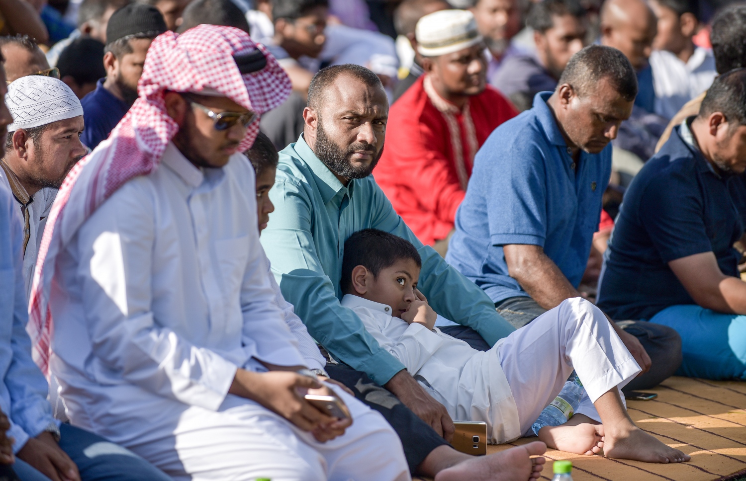 ޖޫން 15، 2018- މާލޭގައި ބޮޑު ޖަމާއަތުގައި ކުރި ފިތުރު އީދު ނަމާދުގައި އިސްލާމިކް ޔުނިވަސިޓީގެ ޗާންސެލަރު ޑރ. މުހައްމަދު ޝަހީމް އަލީ ސައީދު (މ) ބައިވެރިވެވަޑައިގަންނަވަނީ: މާފަންނު ސްޓޭޑިއަމްގައި ކުރި މި އީދު ނަމާދަށް ވަރަށް ގިނަ ބަޔަކު ދިޔަ.--- ފޮޓޯ: ނިޝާން އަލީ/މިހާރު