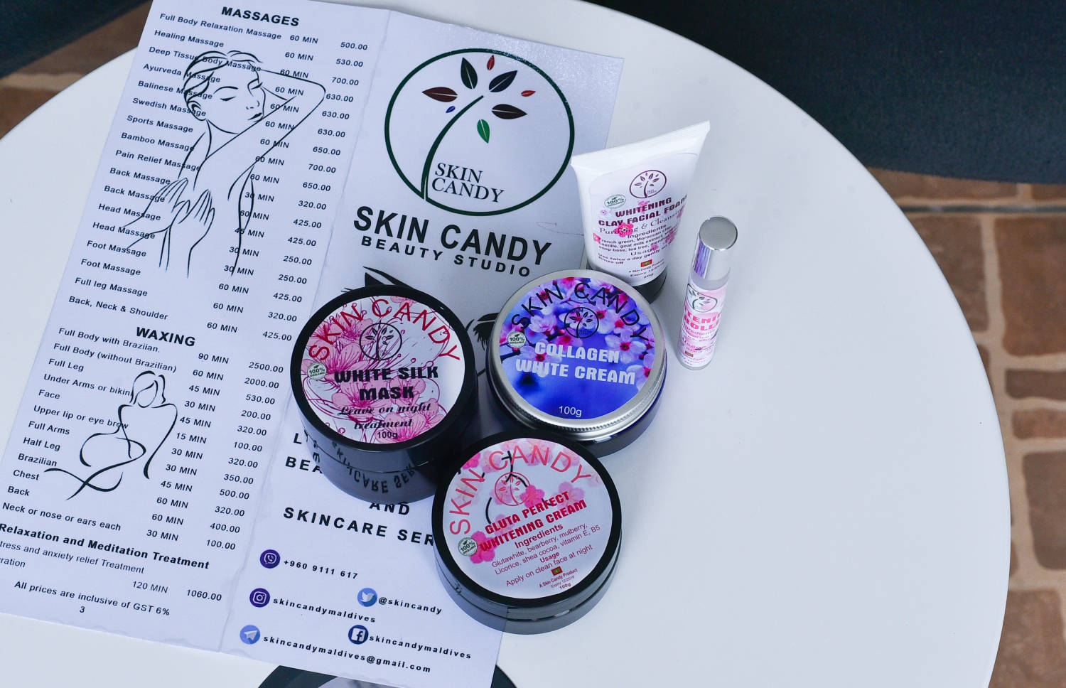 ސްކިން ކޭންޑީން މިއަދު ވިއްކަން ފެށި ޕްރޮޑަކްޓުތައް.-- ފޮޓޯ: އަހުމަދު ނިޝާތު/މިހާރު