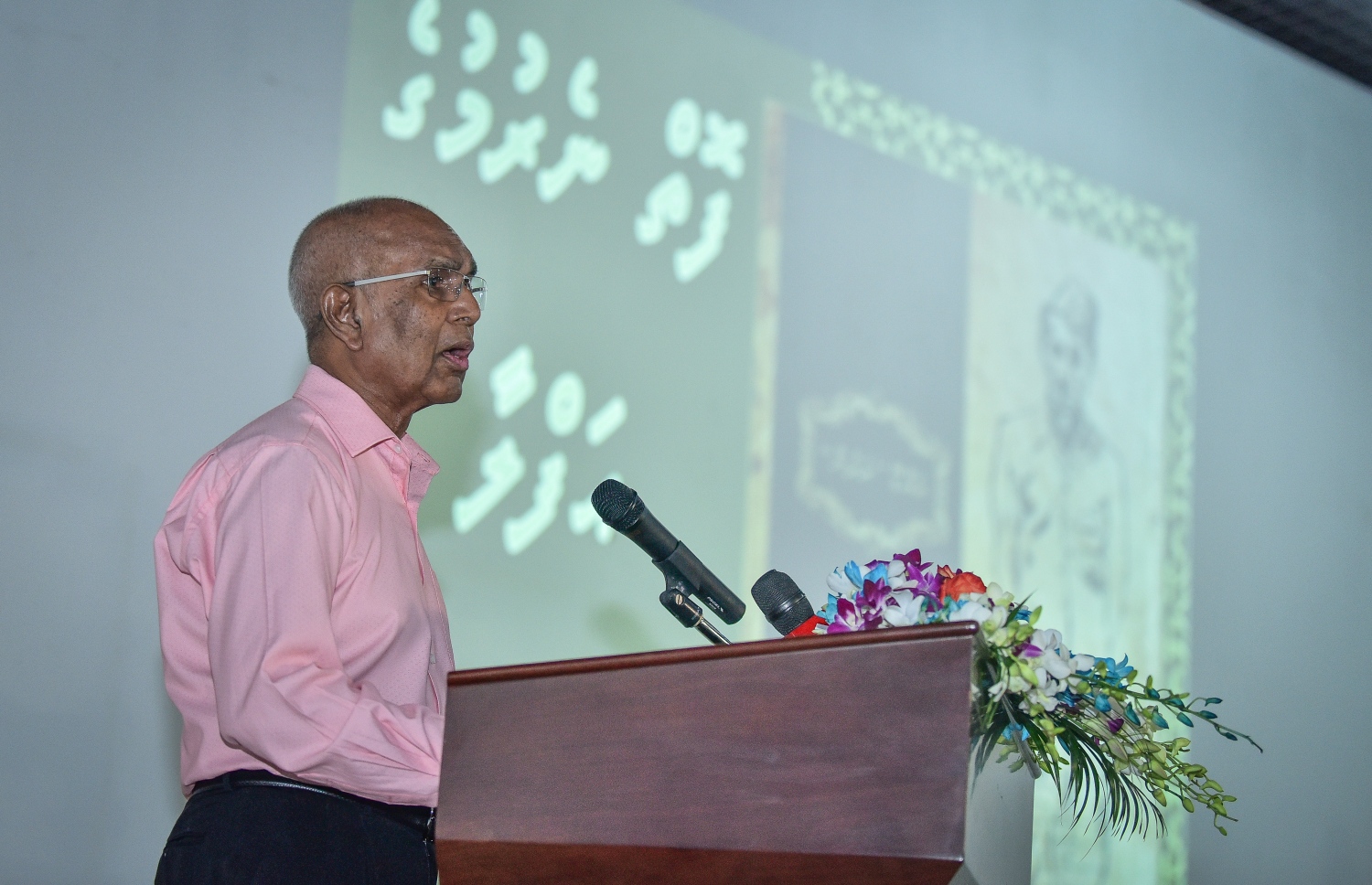 ފޮތް ނެރުމުގެ ހަފުލާގައި ޒާހިރު ވާހަކަ ދައްކަވަނީ-- ފޮޓޯ: ނިޝާން އަލީ/މިހާރު