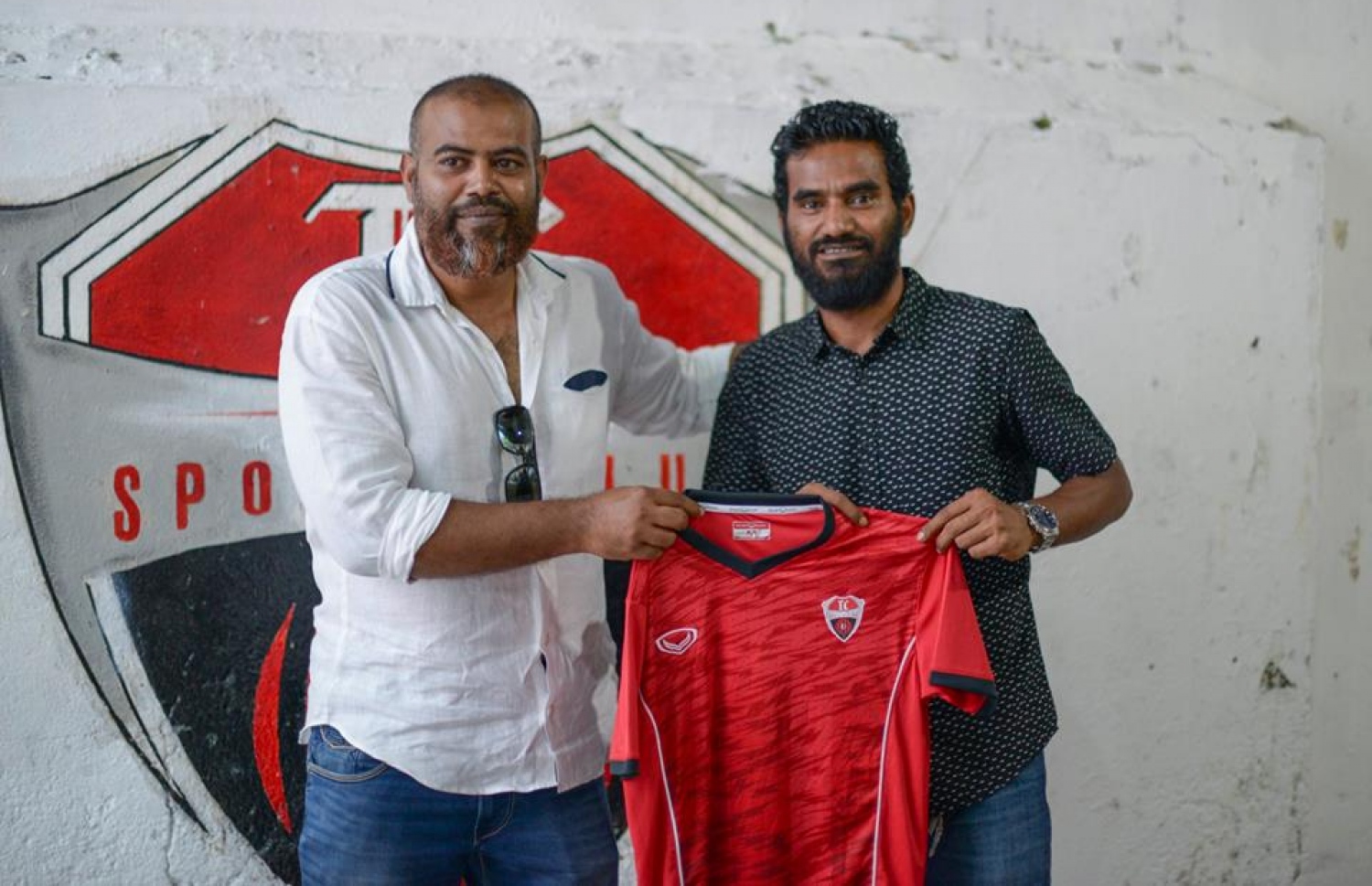 ދަގަނޑޭ (ކ) ޓީސީ އަށް ބަދަލުވުމަށް ފަހު ޑޭވްއާ އެކު.-- ފޮޓޯ: ޓީސީ