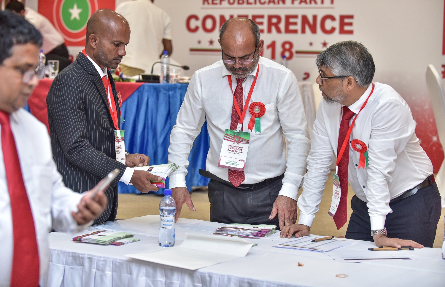 ޖޭޕީގެ އިންތިޚާބުތަކުގެ ވޯޓު ފައިނަލް ކުރުމުގެ ކަންކަން މިއަދު ފަތިހު ކުރިއަށް ގެންދަނީ.---ފޮޓޯ: ނިޝާން އަލީ/މިހާރު