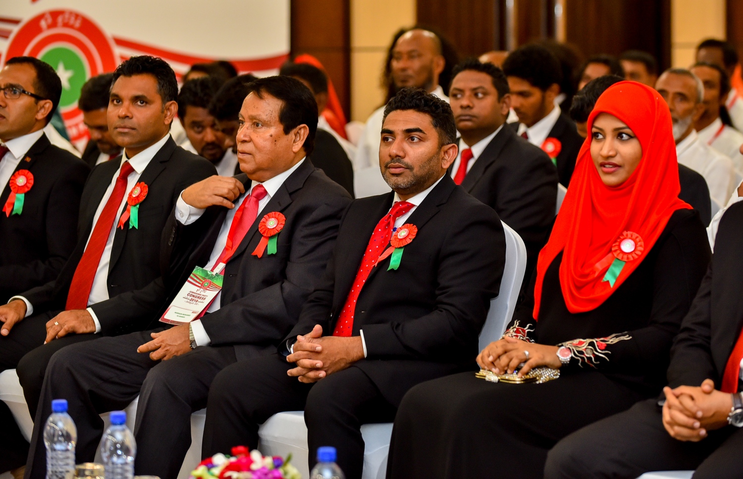 ޖުމްހޫރީި ޕާޓީގެ ތިން ވަނަ ކޮންގްރެސް ނިންމުމުގެ ހަފްލާގައި އެޕާޓީގެ ލީޑާޝިޕްގެ ބޭފުޅުން-- ފޮޓޯ: އަހުމަދު ނިޝާތު/މިހާރު