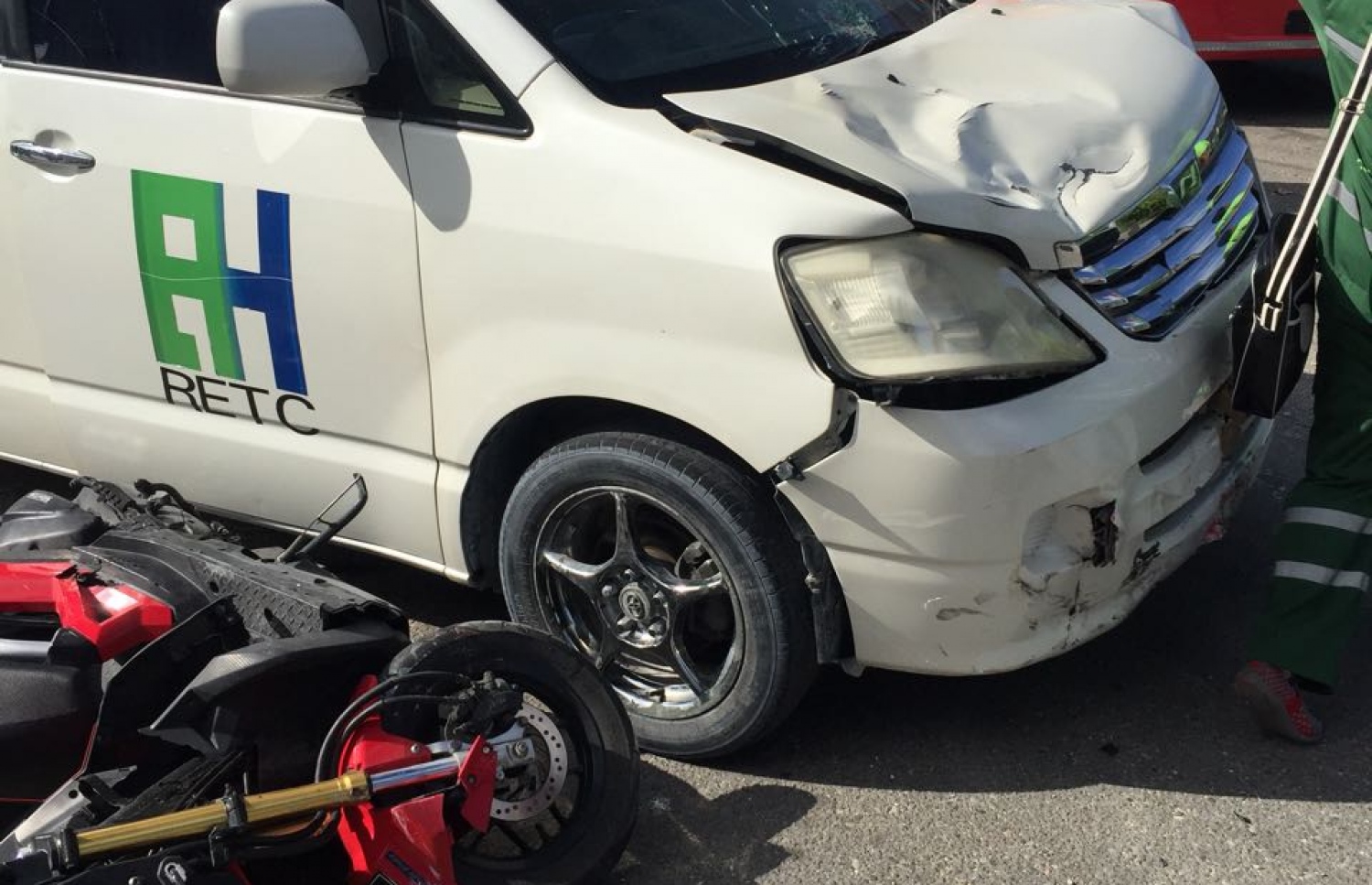 ހުޅުމާލޭގައި މިއަދު ހިނގި އެކްސިޑެންޓުގައި ޖެހުނު ދެ ވެހިކަލް.