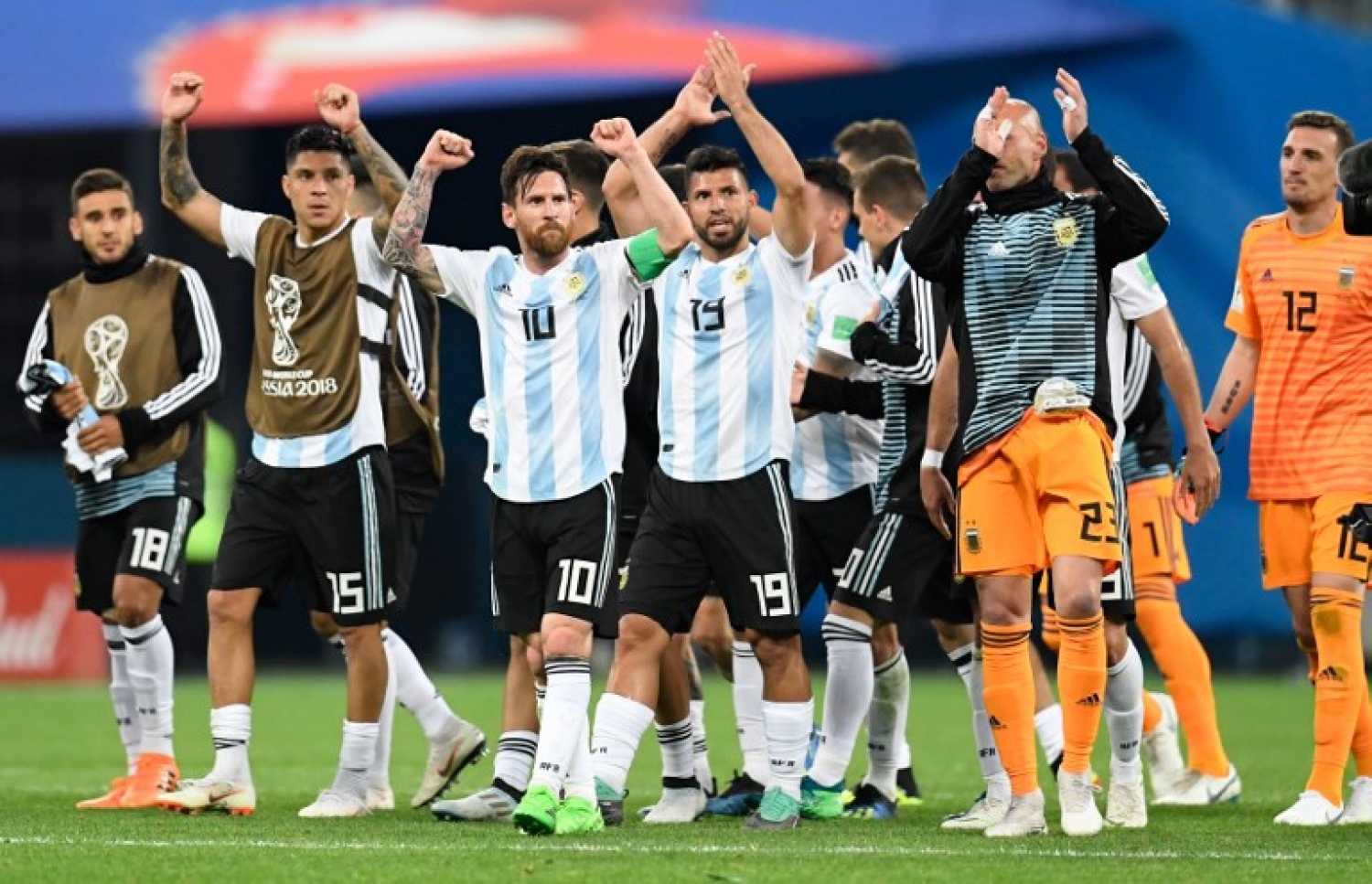 ސެއިން ޕީޓާސްބާގް، ރަޝިއާ: ޖޫން 26، 2018: ވޯލްޑް ކަޕް ފުޓްބޯޅަ މުބާރާތުގައި އާޖެންޓީނާ އާ ނައިޖީރިއާ ކުޅުނު މެޗުގެ ތެރެއިން: މެޗު ނިމެން ހަތަރު މިނިޓަށް ވެފައި ވަނިކޮށް މާކޯސް ރޯހޯ ޖެހި ގޯލުން 2-1 އިން ނައިޖީރިއާ ބަލިކޮށް ވޯލްޑް ކަޕް ފުޓްބޯޅަ މުބާރާތުގެ ދެ ވަނަ ބުރުގެ ޖާގައެއް އާޖެންޓީނާ އިން ވަނީ ހޯދައިފައި. --ފޮޓޯ: އޭއެފްޕީ