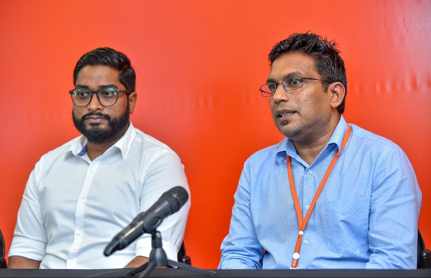 ދިރާގުގެ ޑިރެކްޓާ އޮފް ބިޒްނަސް ޑިވެލޮޕްމަންޓް މައުމޫން (ކ) އާއި ބައްސާމް. -- ފޮޓޯ: ނިޝާން އަލީ/ މިހާރު