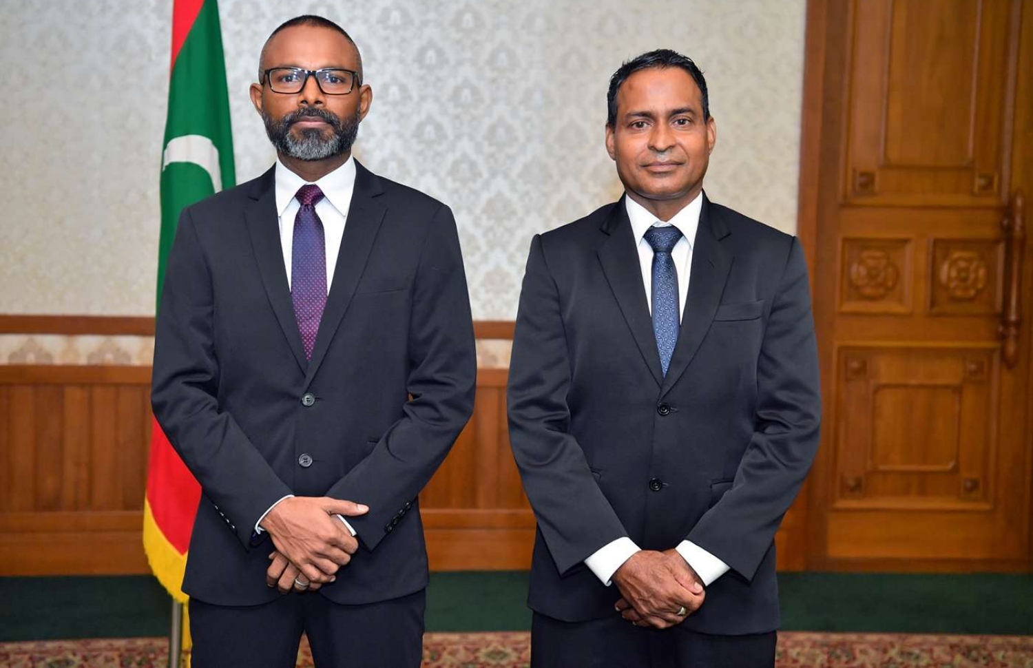 މާލެ: ޖޫން 28، 2018: ސުޕްރީމް ކޯޓުގެ ފަނޑިޔާރު ކަމަށް އައްޔަން ކުރެއްވި އަބްދުﷲ ދީދީ(ވ)، އާއި ފަނޑިޔާރު އަބްދުލް ޣަނީ މުހައްމަދު.-- ފޮޓޯ: ރައީސް އޮފީސް