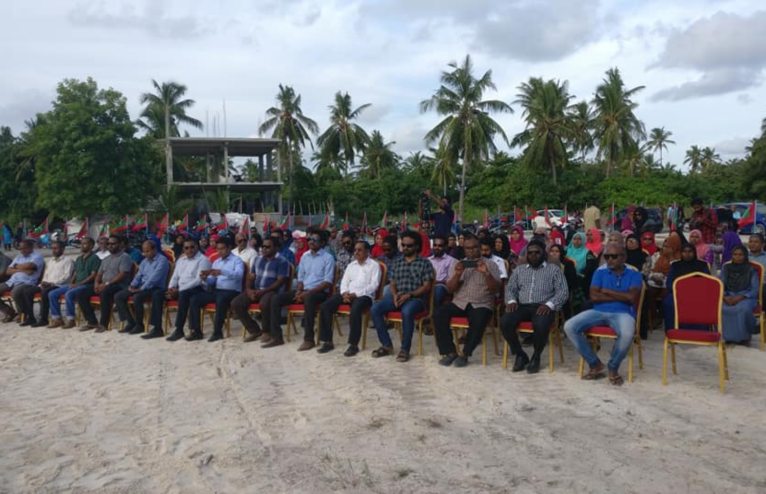 ބިންތައް ހަވާލު ކުރަން މިއަދު ހަވީރު ބޭއްވި ރަސްމިއްޔާތުގެ ތެރެއިން.