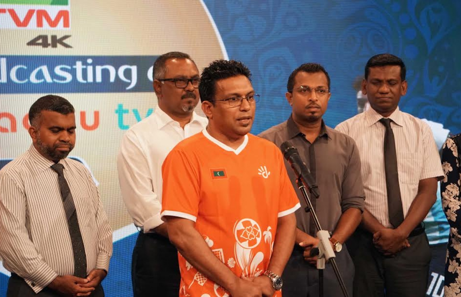 ވޯލްޑް ކަޕްގެ މެޗުތައް 4ކޭ ކޮލިޓީގައި ދެއްކުމަށް ދިރާގާއި ޕީއެސްއެމް އިން އެއްބަސްވުމުގައި ސޮއިކުރުމަށްފަހު ދިރާގުގެ އެކްޓިން ސީއެމްއޯ މައުމޫން ވާހަކަދައްކަވަނީ. ފޮޓޯ: ދިރާގު