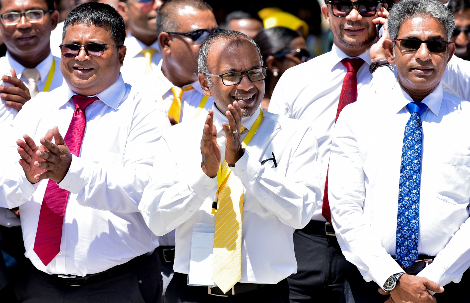 އއ. އުކުޅަސް: ޖޫން 30، 2018- މި ރަށުގައި ބާއްވާ އެމްޑީޕީގެ ތިން ވަނަ ކޮންގްރެސް ފެށުމުގެ ރަސްމިއްޔާތުގައި އެމްޑީޕީގެ ޗެއާޕާސަން ހަސަން ލަތީފް (މ) ކޯލިޝަން ޕާޓީތަކުގެ ބައެއް އިސް ބޭފުޅުން ބައިވެރިވެވަޑައިގަންނަވަނީ.---ފޮޓޯ: އަހުމަދު ނިޝާތު/މިހާރު