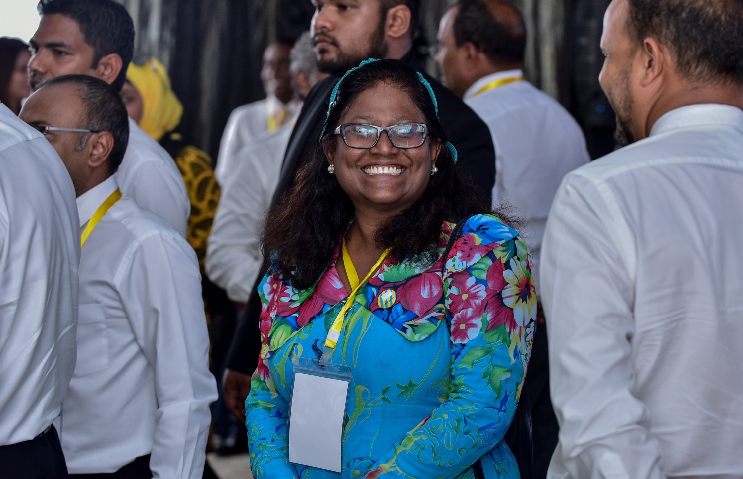 އއ. އުކުޅަސް: ޖޫން 30، 2018- މި ރަށުގައި ބާއްވާ އެމްޑީޕީގެ ތިން ވަނަ ކޮންގްރެސް އަށް ވަޑައިގެންނެވި، މާލޭ މޭޔަރު ޝިފާ އެހެން ބައެއް ބޭފުޅުންނާ އެކު މަޑުކޮށްލައްވައިގެން.---ފޮޓޯ: އަހުމަދު ނިޝާތު/މިހާރު
