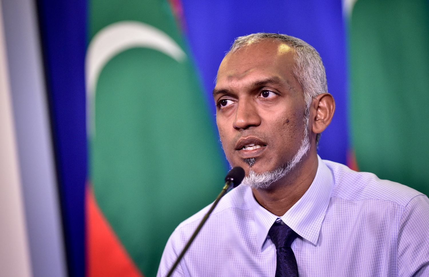 އިއްޔެ ބޭއްވި ނޫސްވެރިންގެ ބައްދަލުވުމުގައި މުއިއްޒު ނޫސްވެރިންނާ ވާހަކަ ދައްކަވަނީ-- ފޮޓޯ: ނިޝާން އަލީ/ މިހާރު