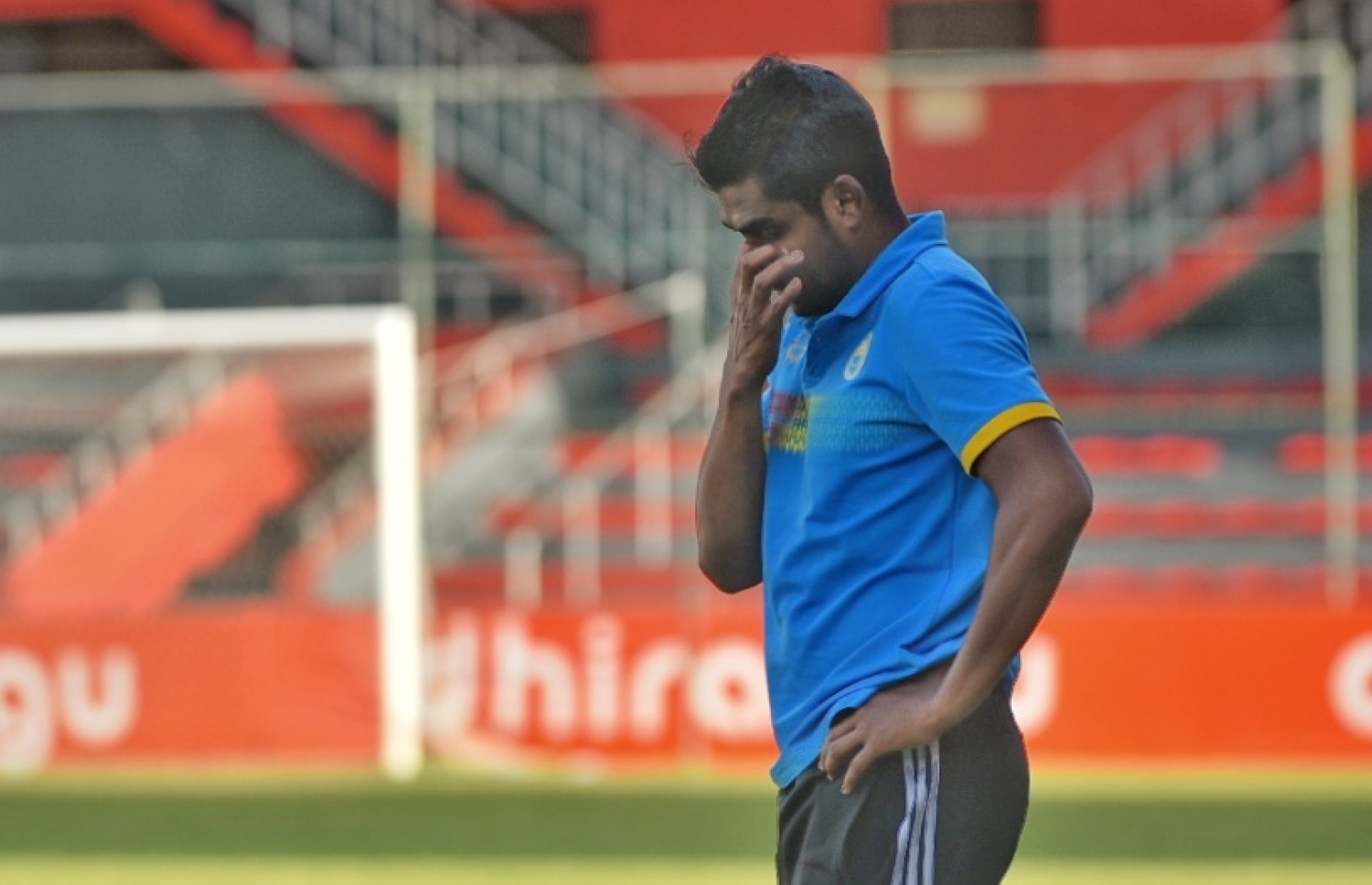 ވެލެންސިއާގެ ކޯޗު ސޮބާ މާޔޫސްވެފައި. --ފޮޓޯ: ހުސެއިން ވަހީދު/ މިހާރު