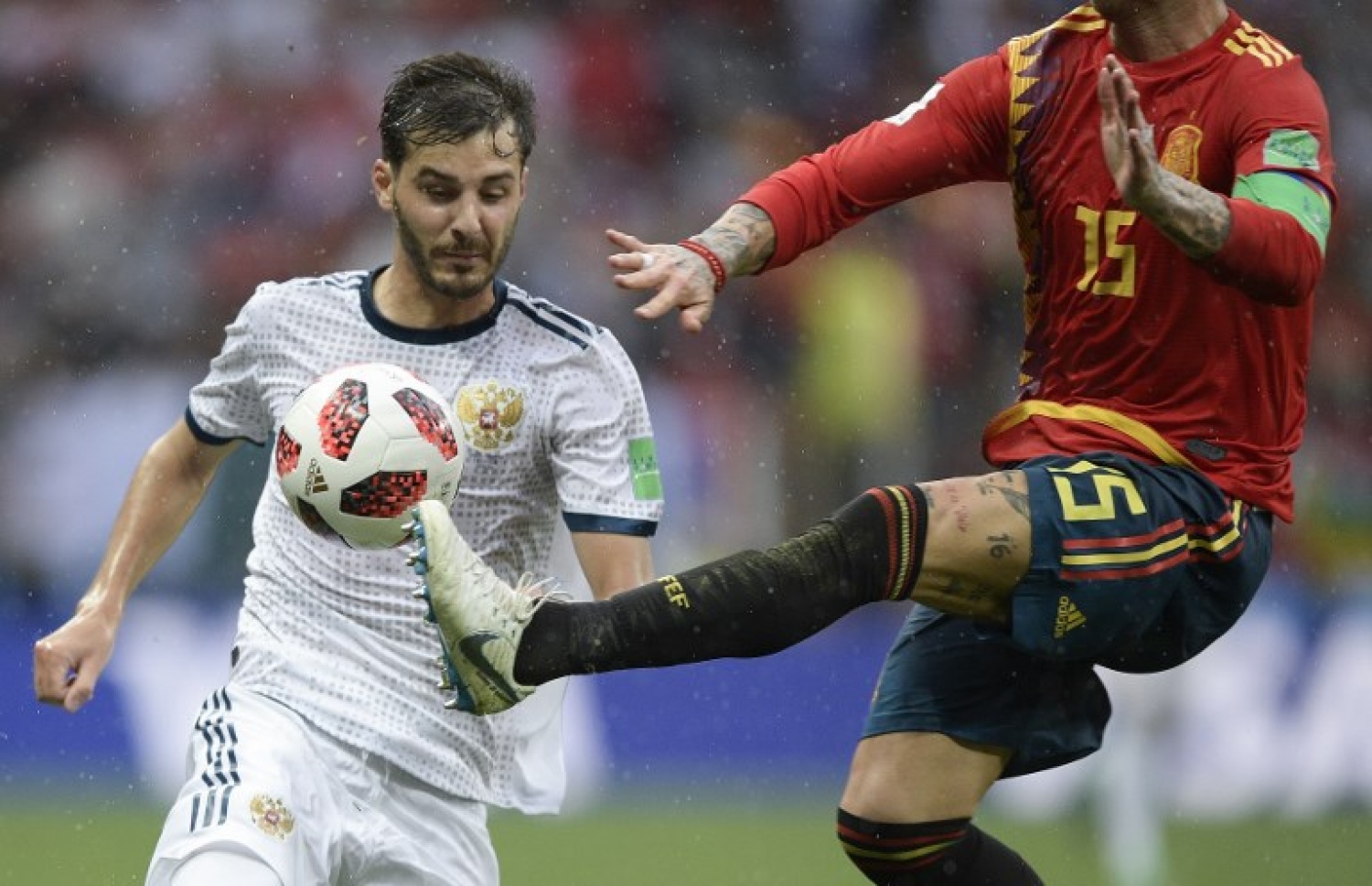 މޮސްކޯ: ޖުލައި 1، 2018: ވޯލްޑް ކަޕް ފުޓްބޯޅަ މުބާރާތުގައި ސްޕެއިން އާ ރަޝިއާ ކުޅުނު މެޗުގެ ތެރެއިން: ޕެނަލްޓީ ޖަހައިގެން 4-3 އިން 2010 ވަނަ އަހަރުގެ ޗެމްޕިއަން ސްޕެއިން ބަލިކޮށް ދުނިޔެ ހައިރާންކޮށްލުމަށް ފަހު ރަޝިއާ މުބާރާތުގެ ކުއާޓާ ފައިނަލުން ވަނީ ފުރުސަތު ހޯދައިފައި.-- ފޮޓޯ: އޭއެފްޕީ